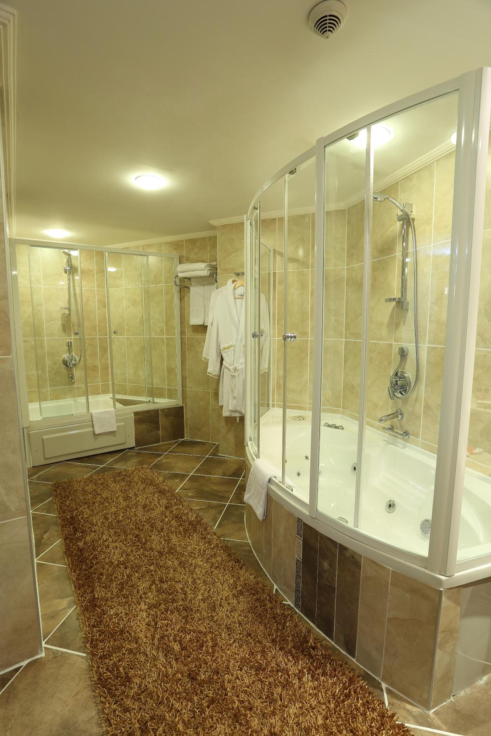 Senior Suite - Photo 10