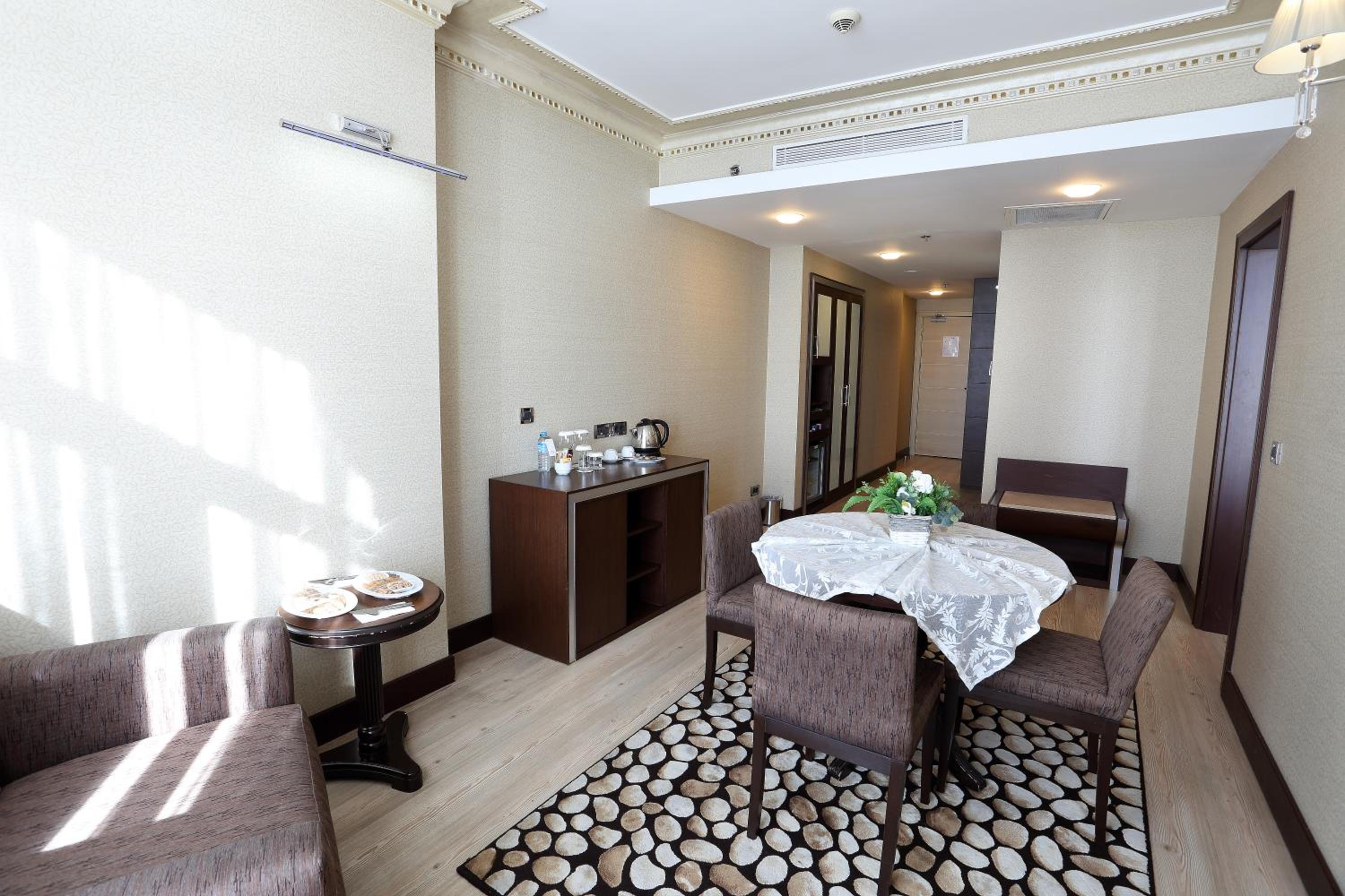 Senior Suite - Photo 3