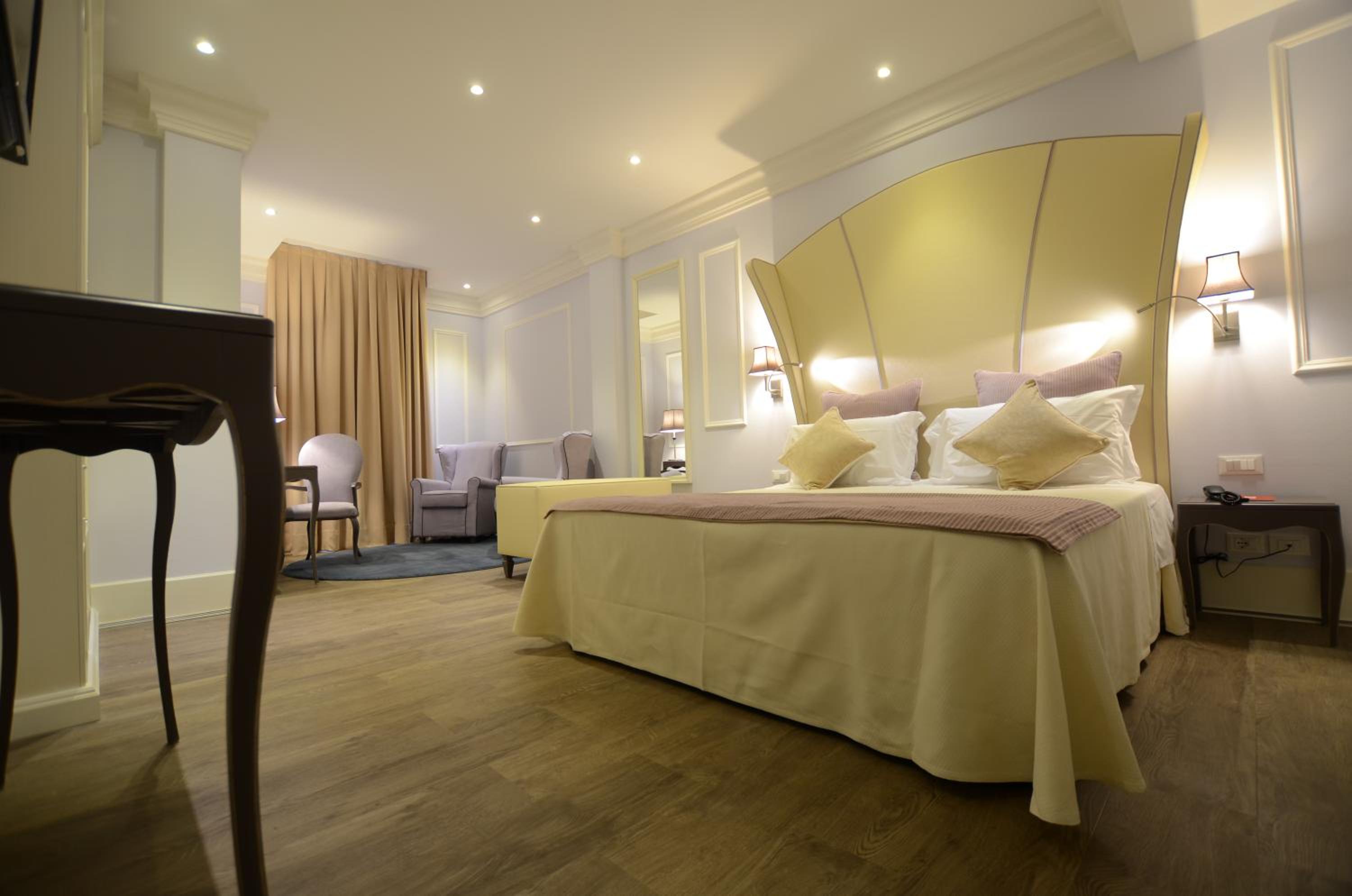 Deluxe Double Room - Photo 18