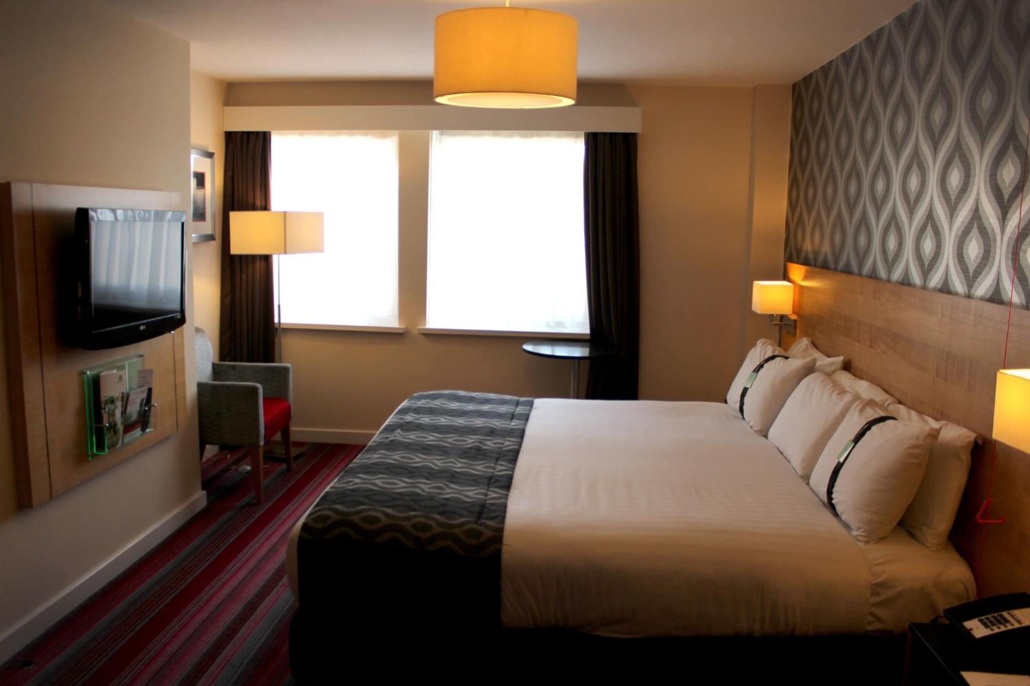 Standard King Room - Disability Access - Photo 4