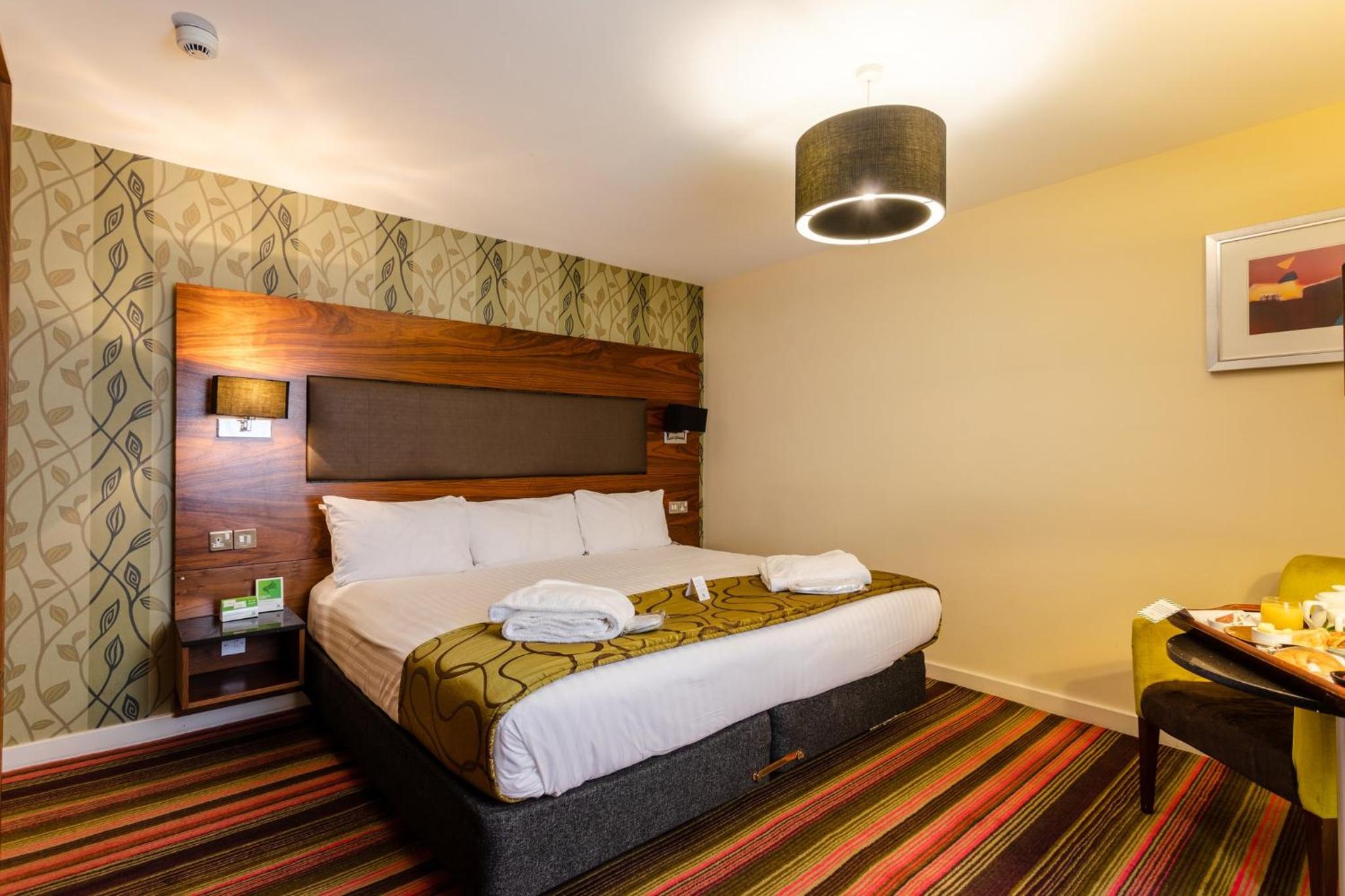 Premium King Room - Photo 5