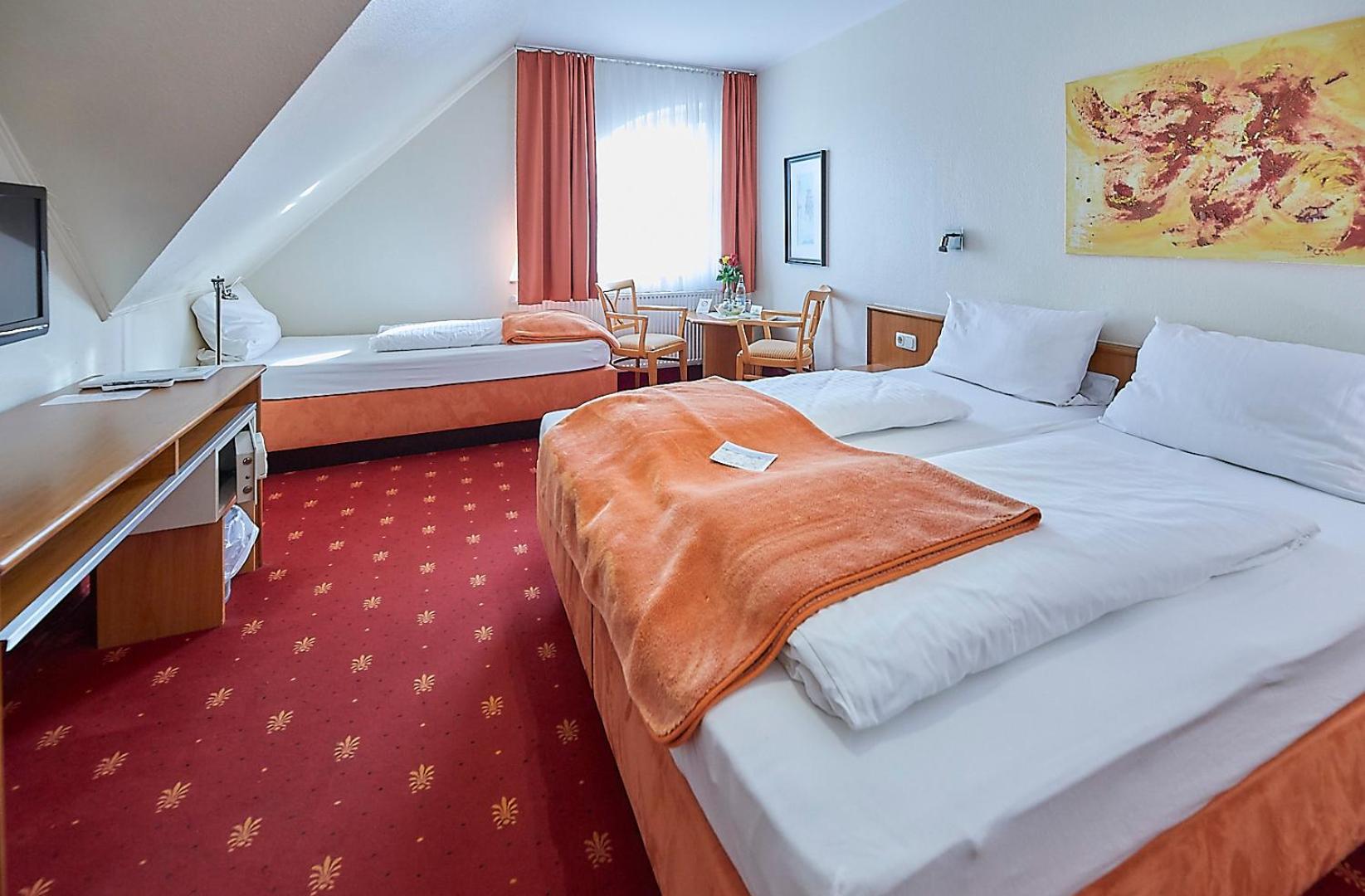 Comfort Triple Room with Shower - Photo 2