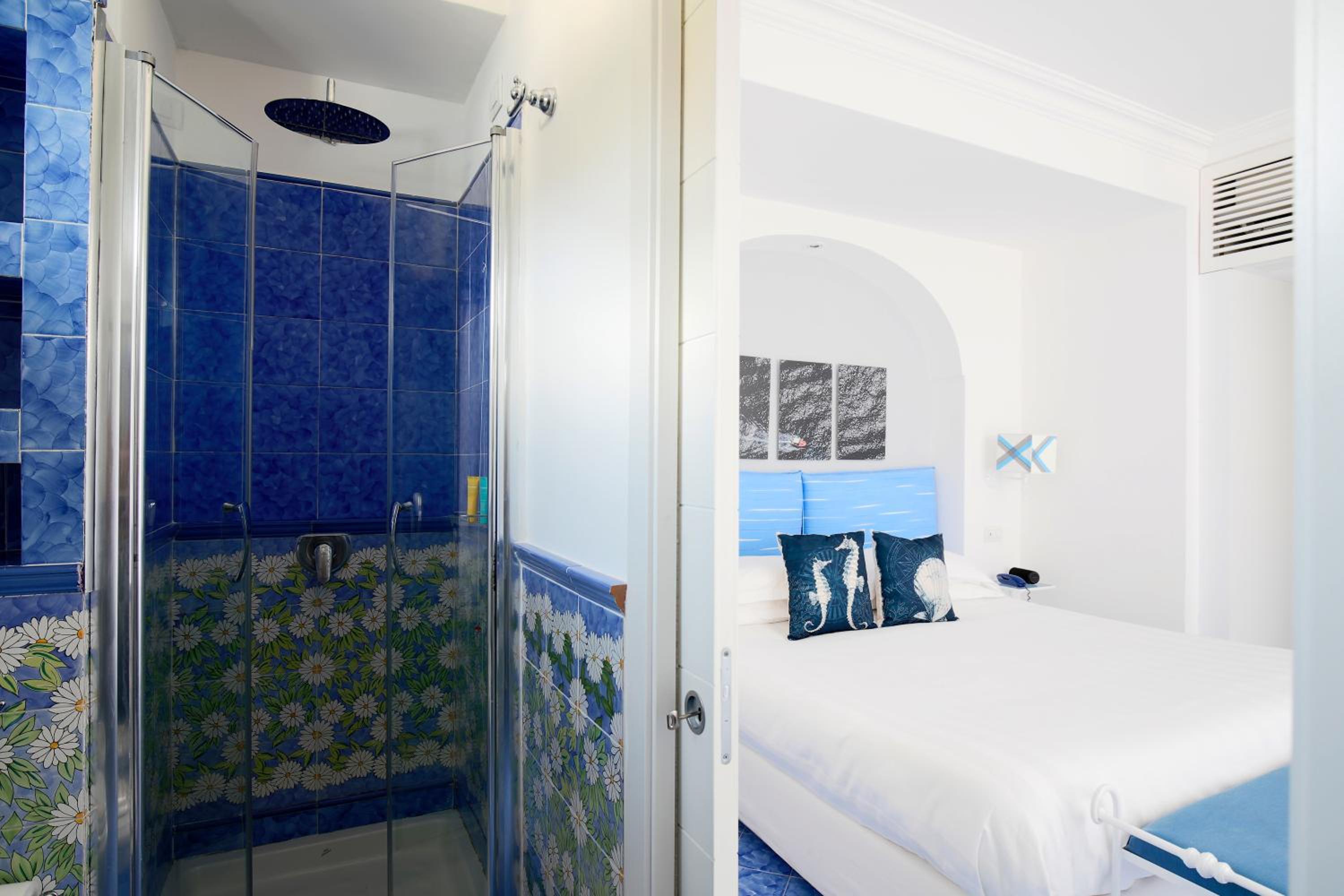 Attic Room with Private Solarium Terrace - Photo 4