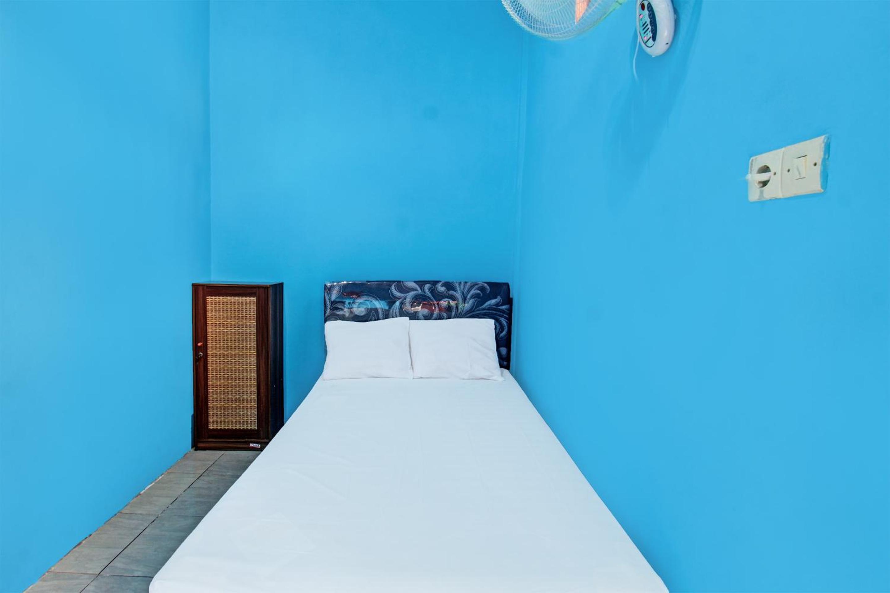 Budget Double Room - Photo 15