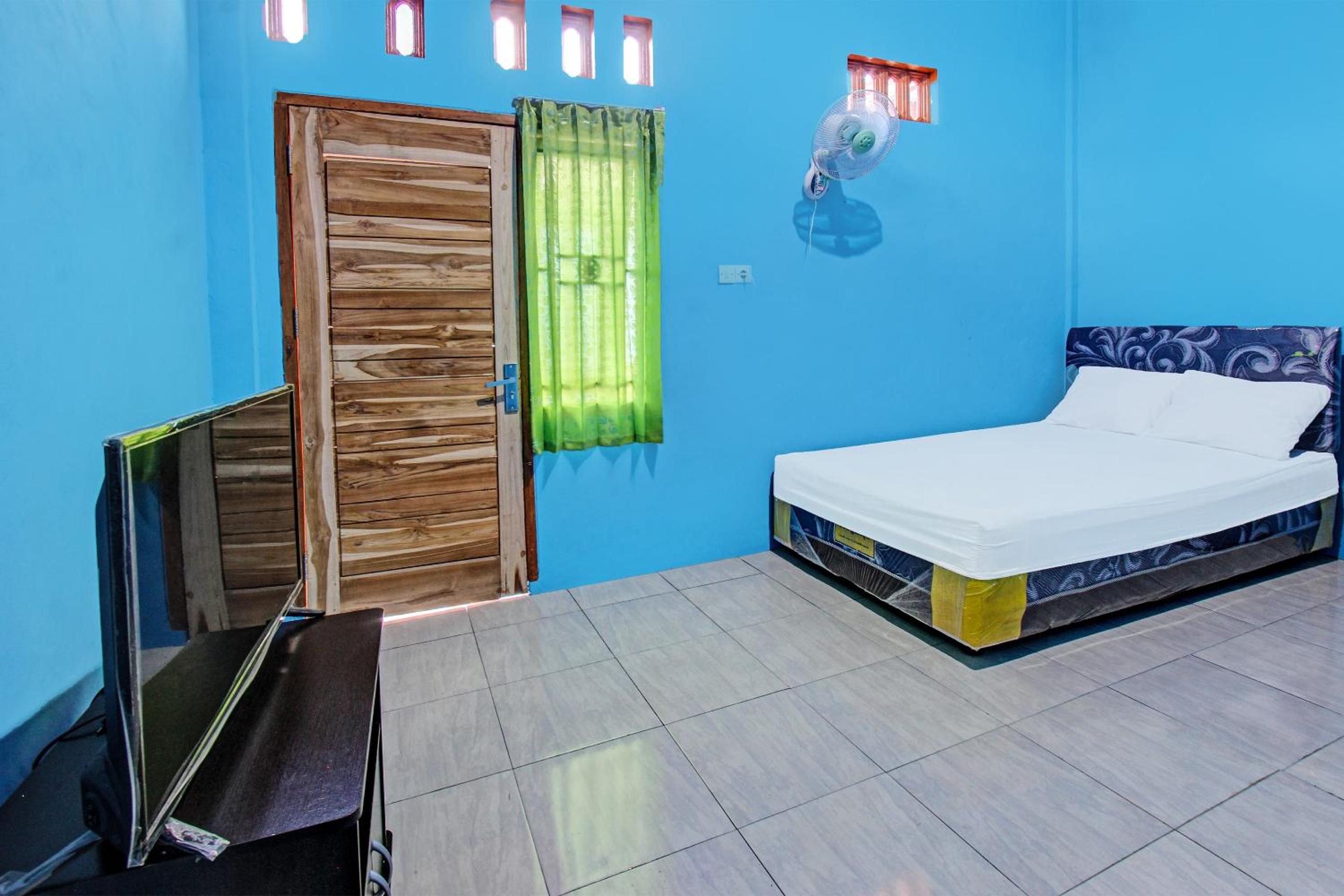 Budget Double Room - Photo 14