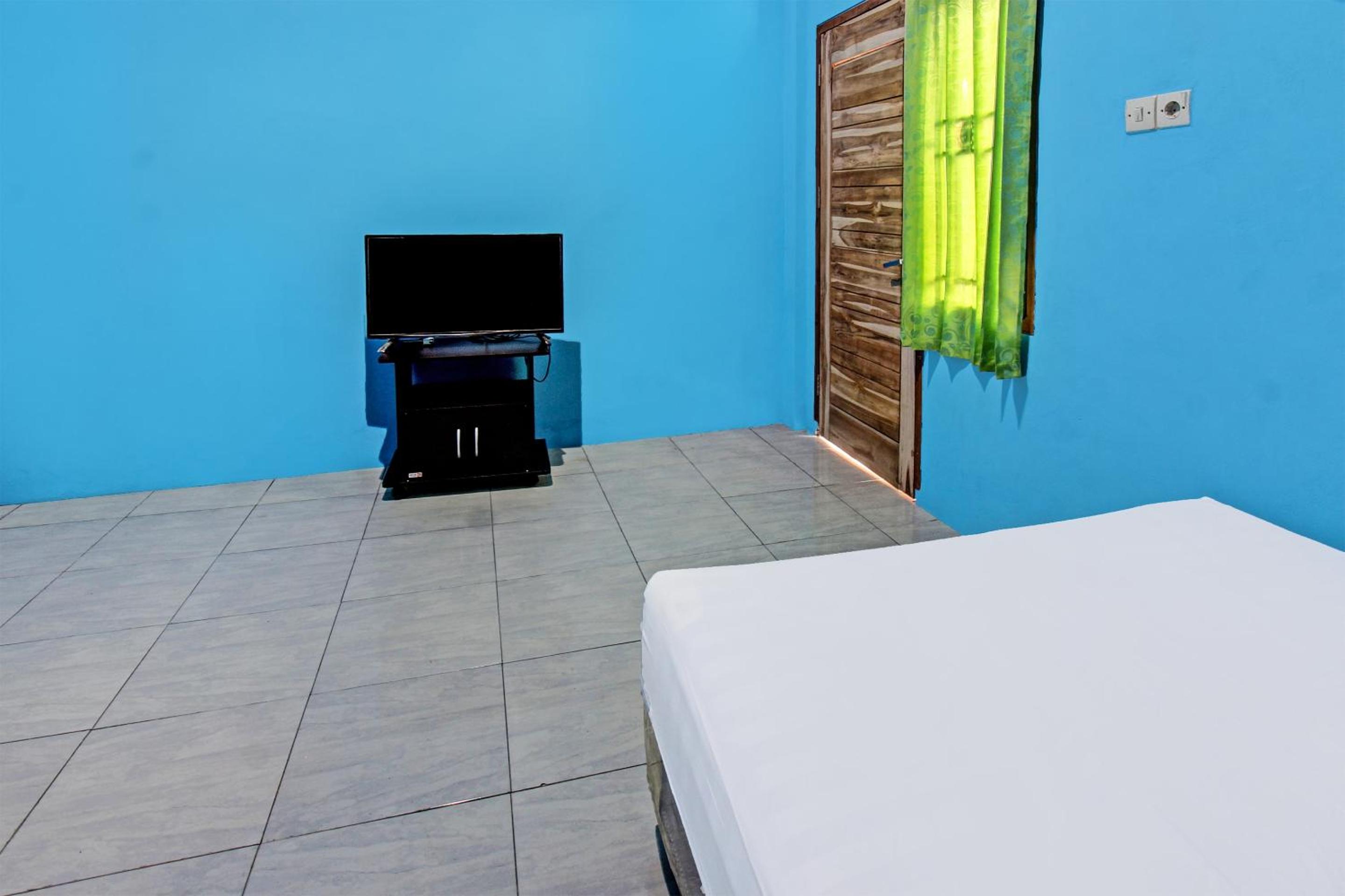 Budget Double Room - Photo 13
