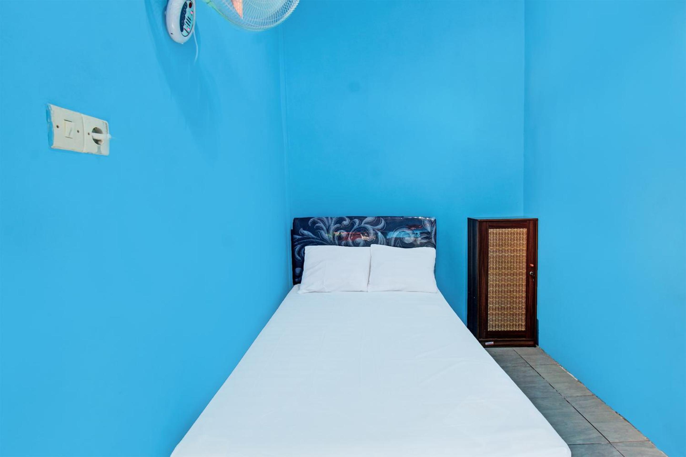 Budget Double Room - Photo 10