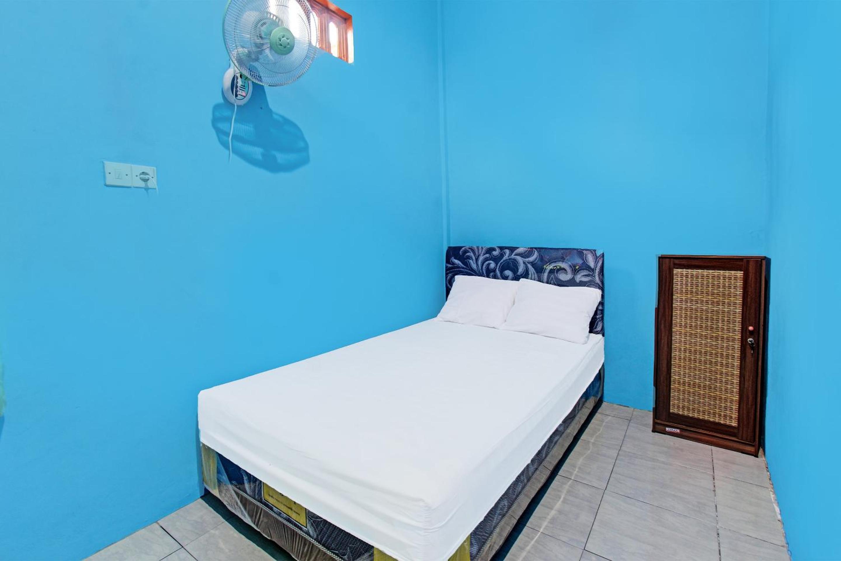Budget Double Room - Photo 16