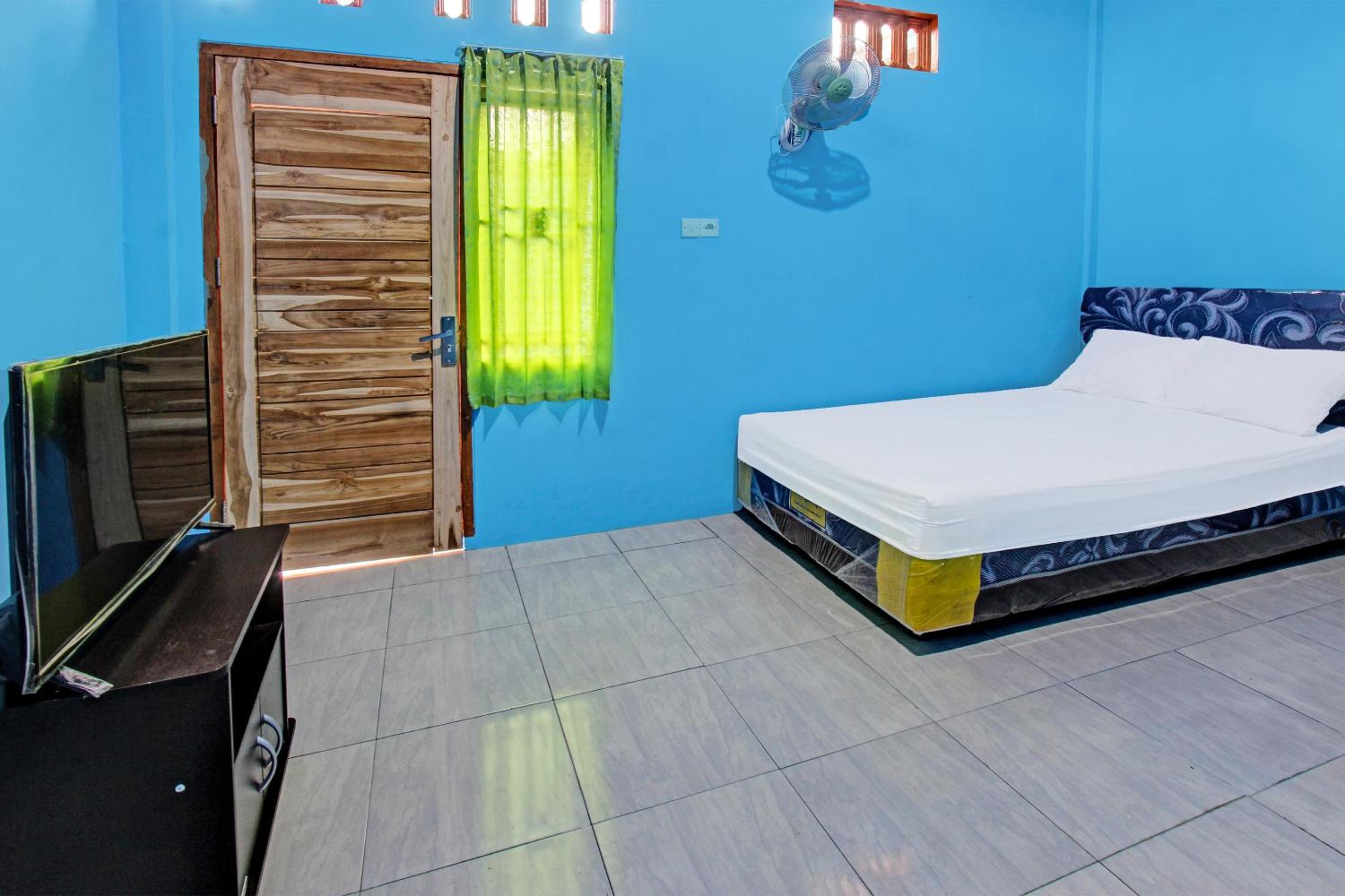 Budget Double Room - Photo 8