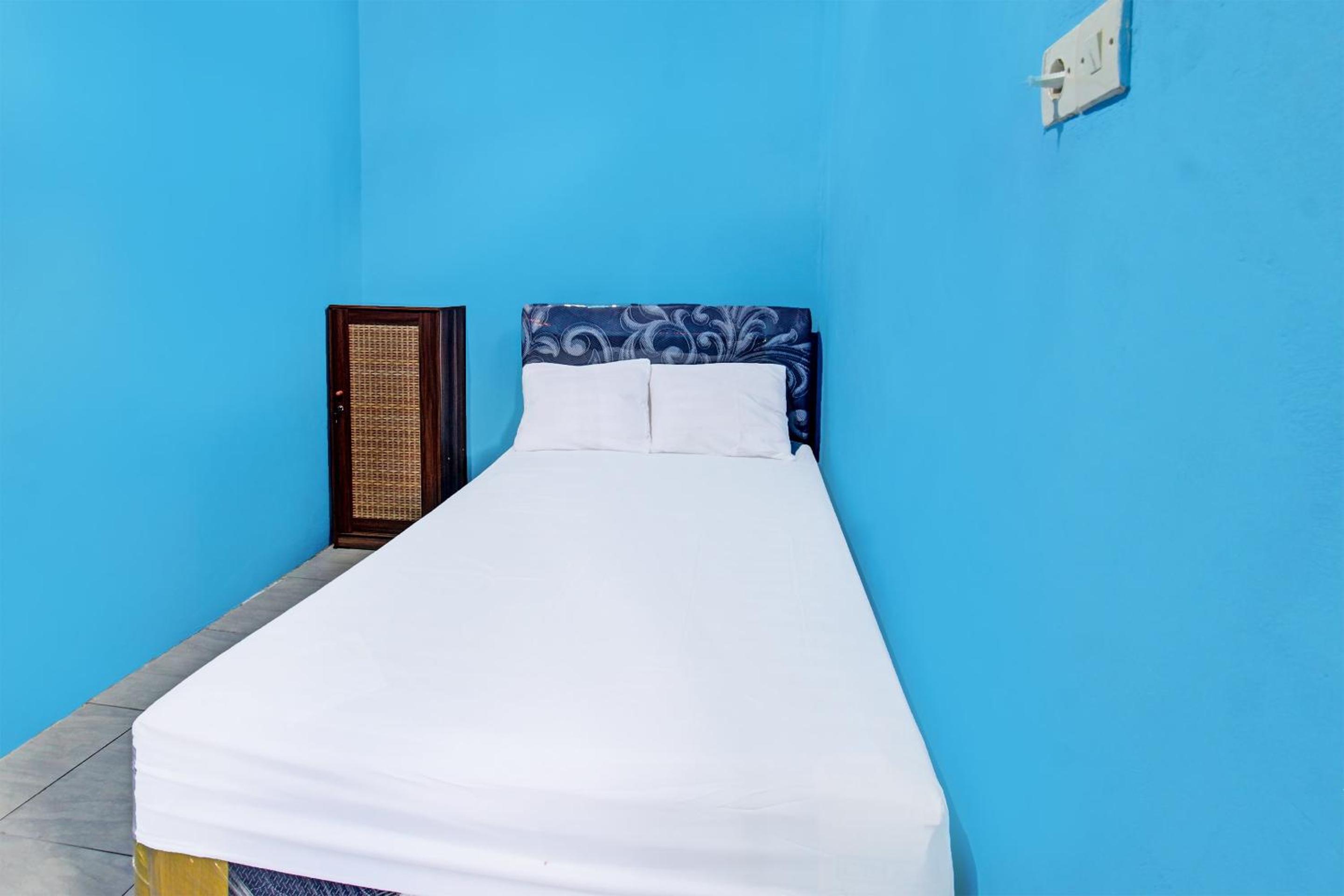 Budget Double Room - Photo 3