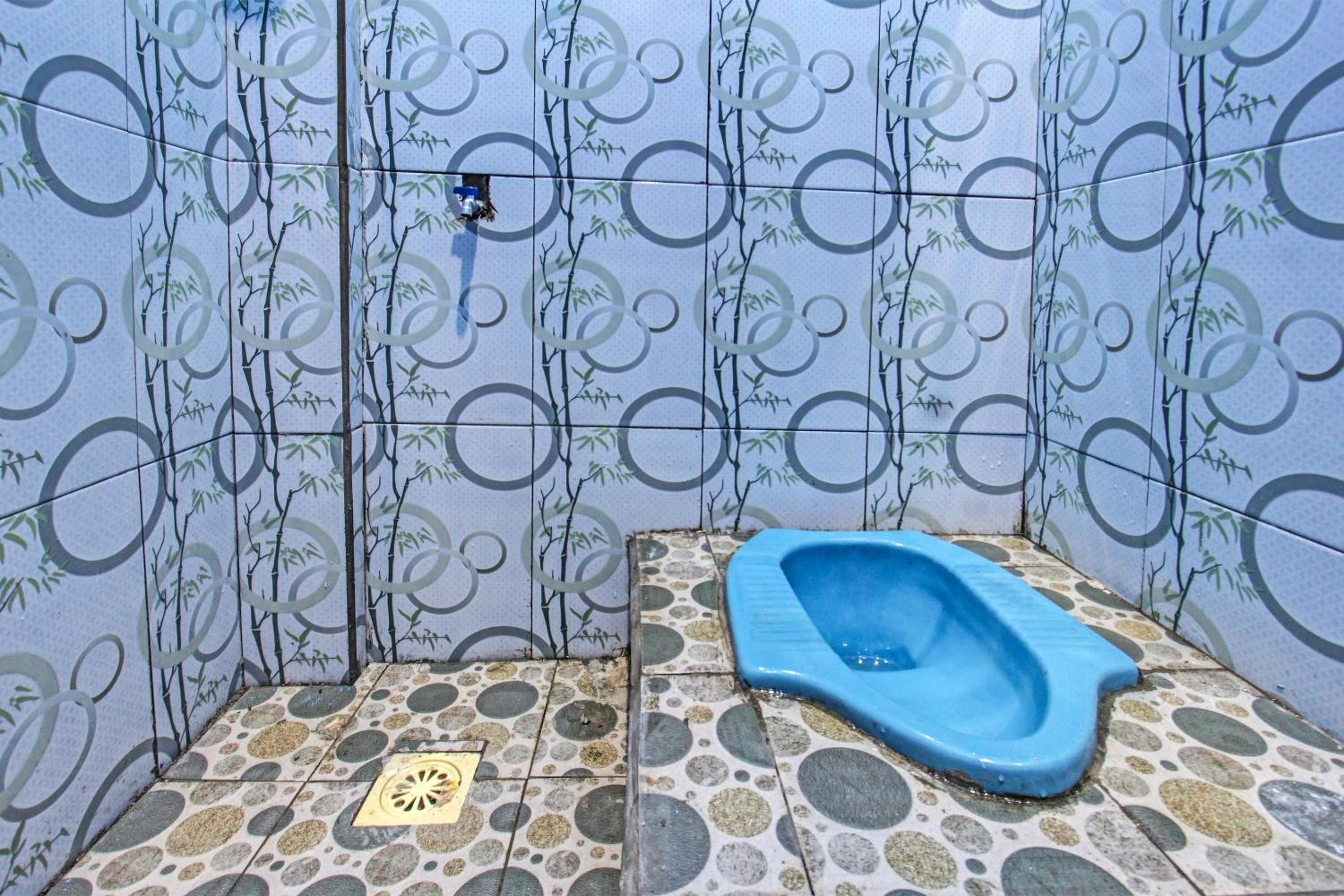 Budget Double Room - Photo 9