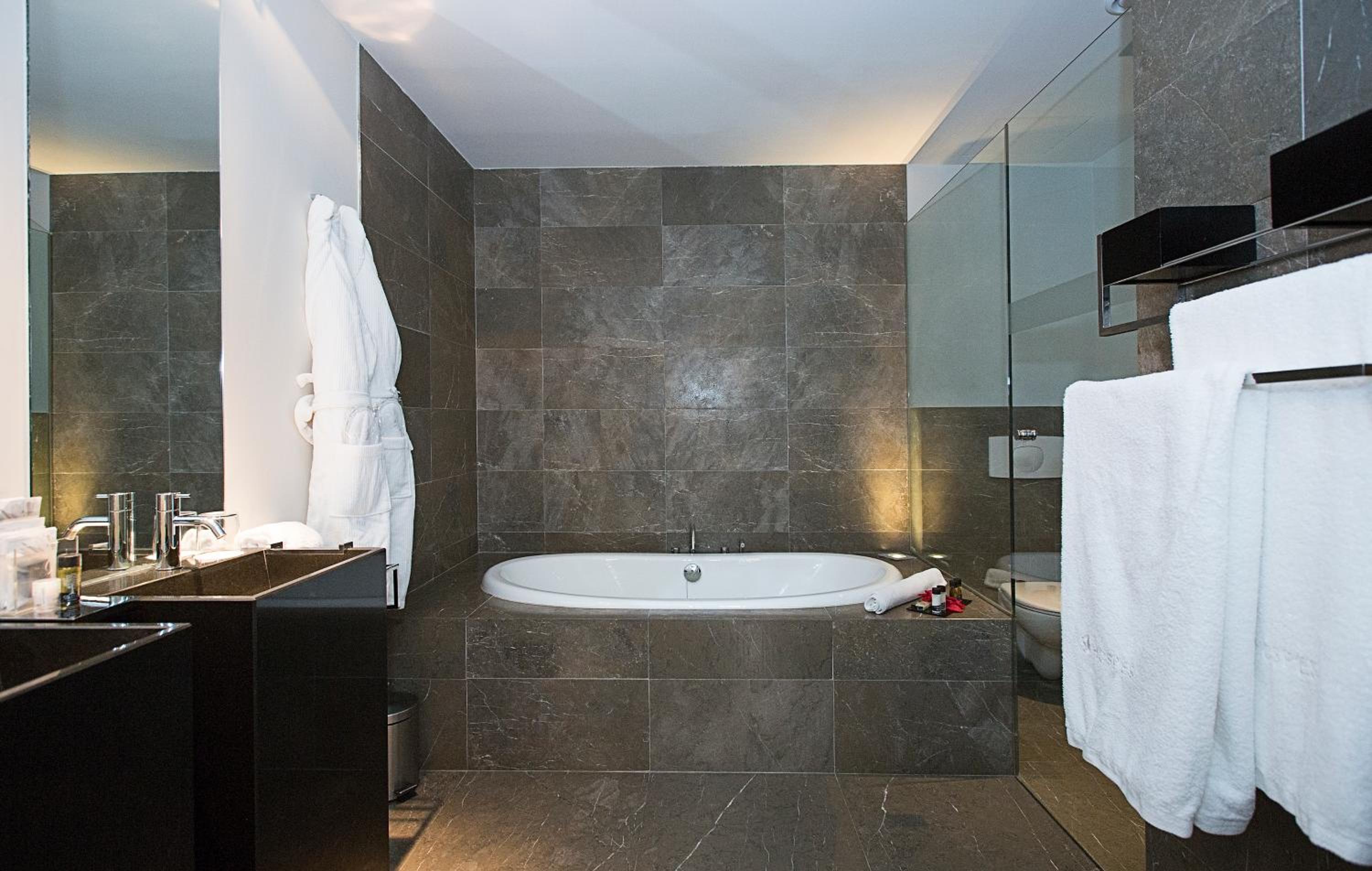 Deluxe Junior Suite - Photo 2