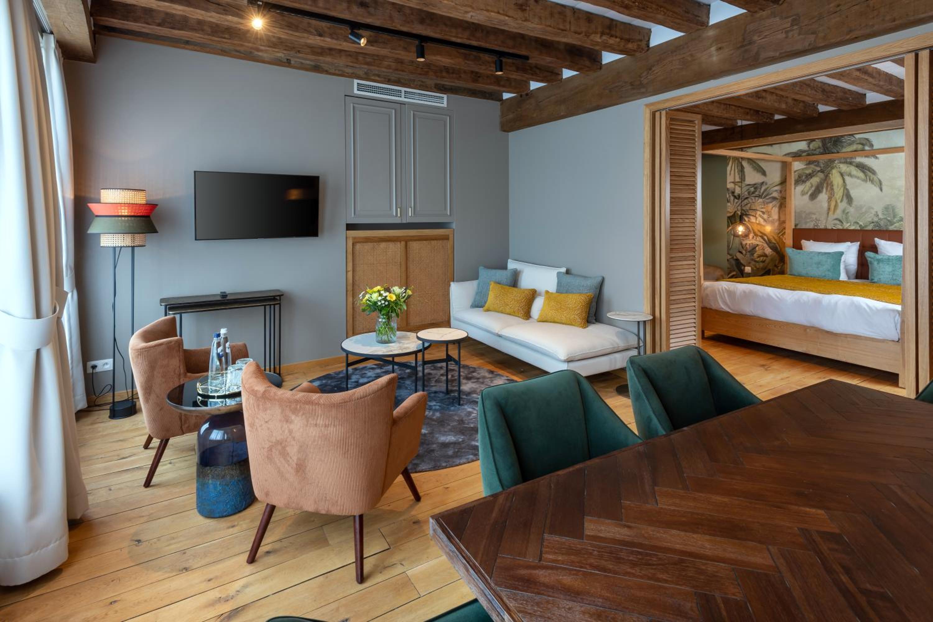 Deluxe Suite with canal view - Photo 1