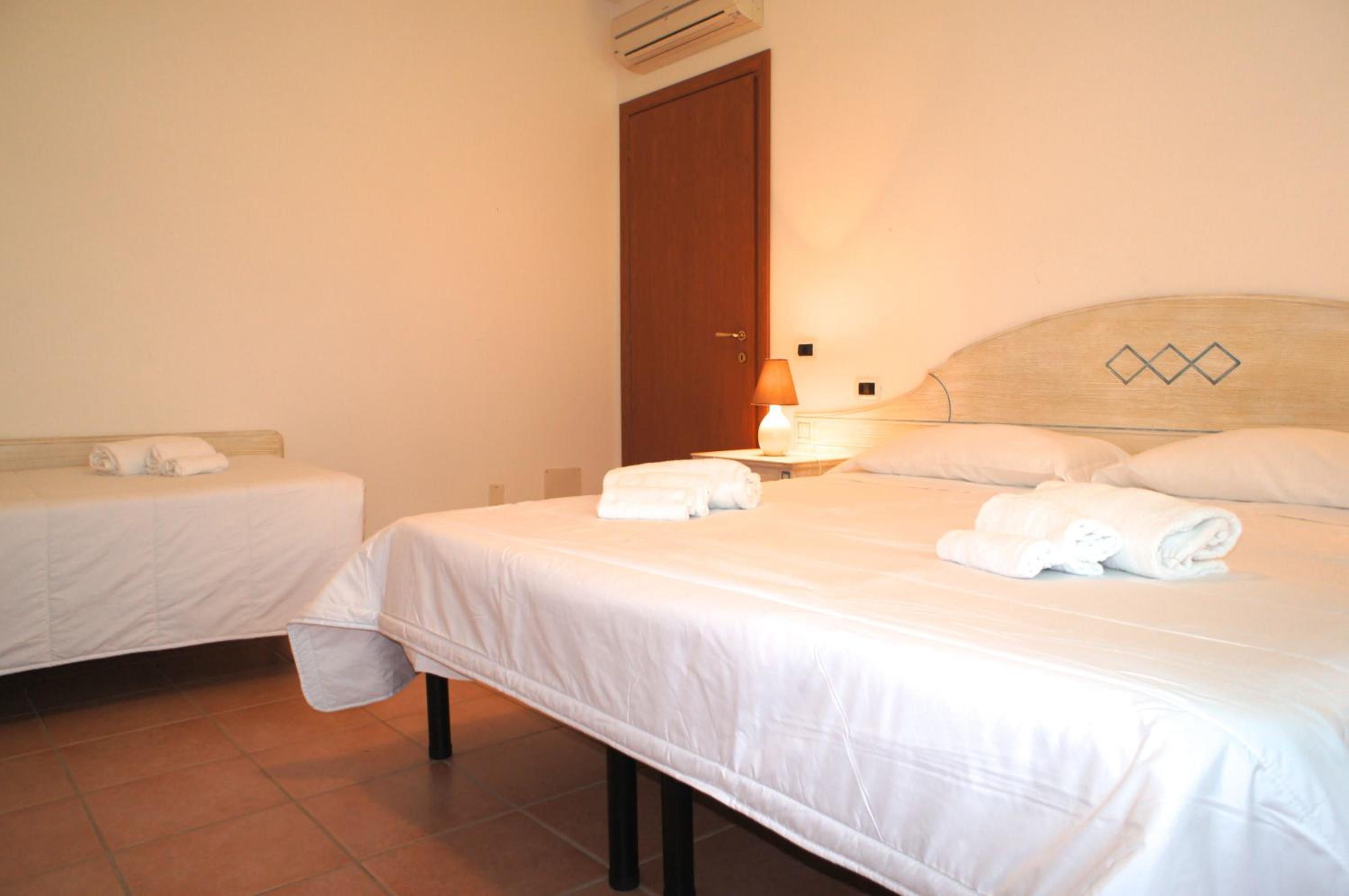 One-Bedroom Apartment with Balcony and Pool View (3 Adults) photo 3