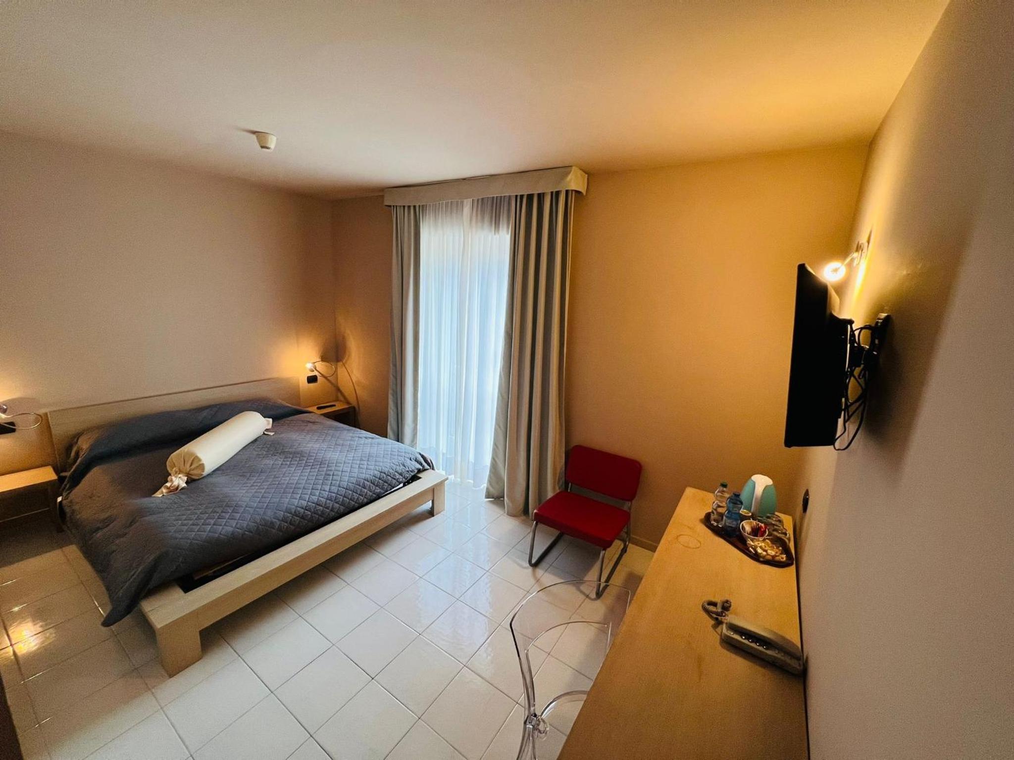Standard Double Room - Photo 10