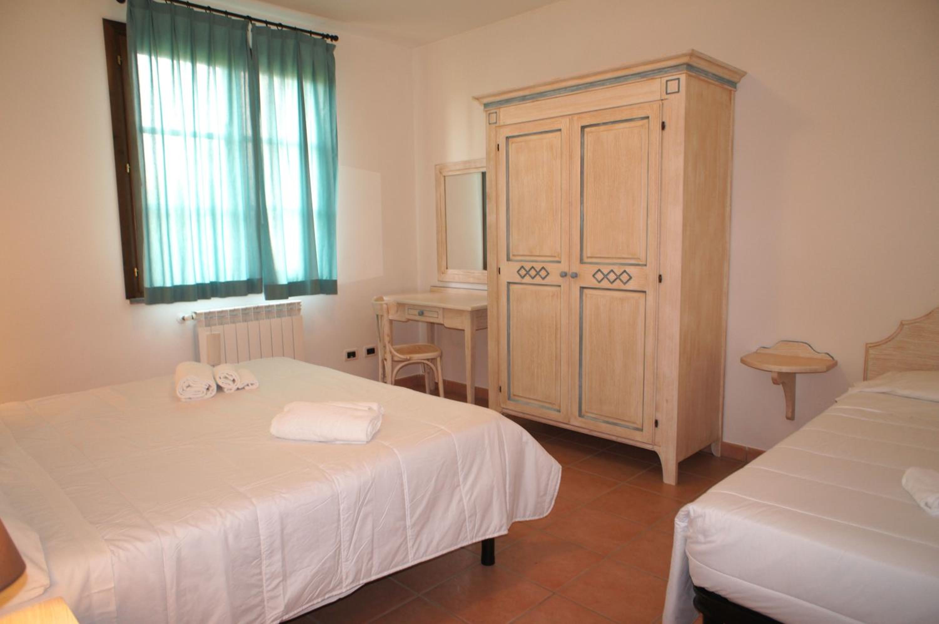 One-Bedroom Apartment with Balcony and Pool View (3 Adults) photo 2