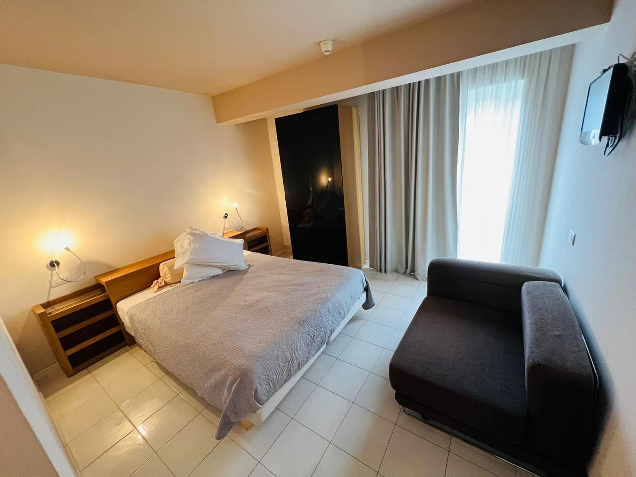 Standard Double Room - Photo 9