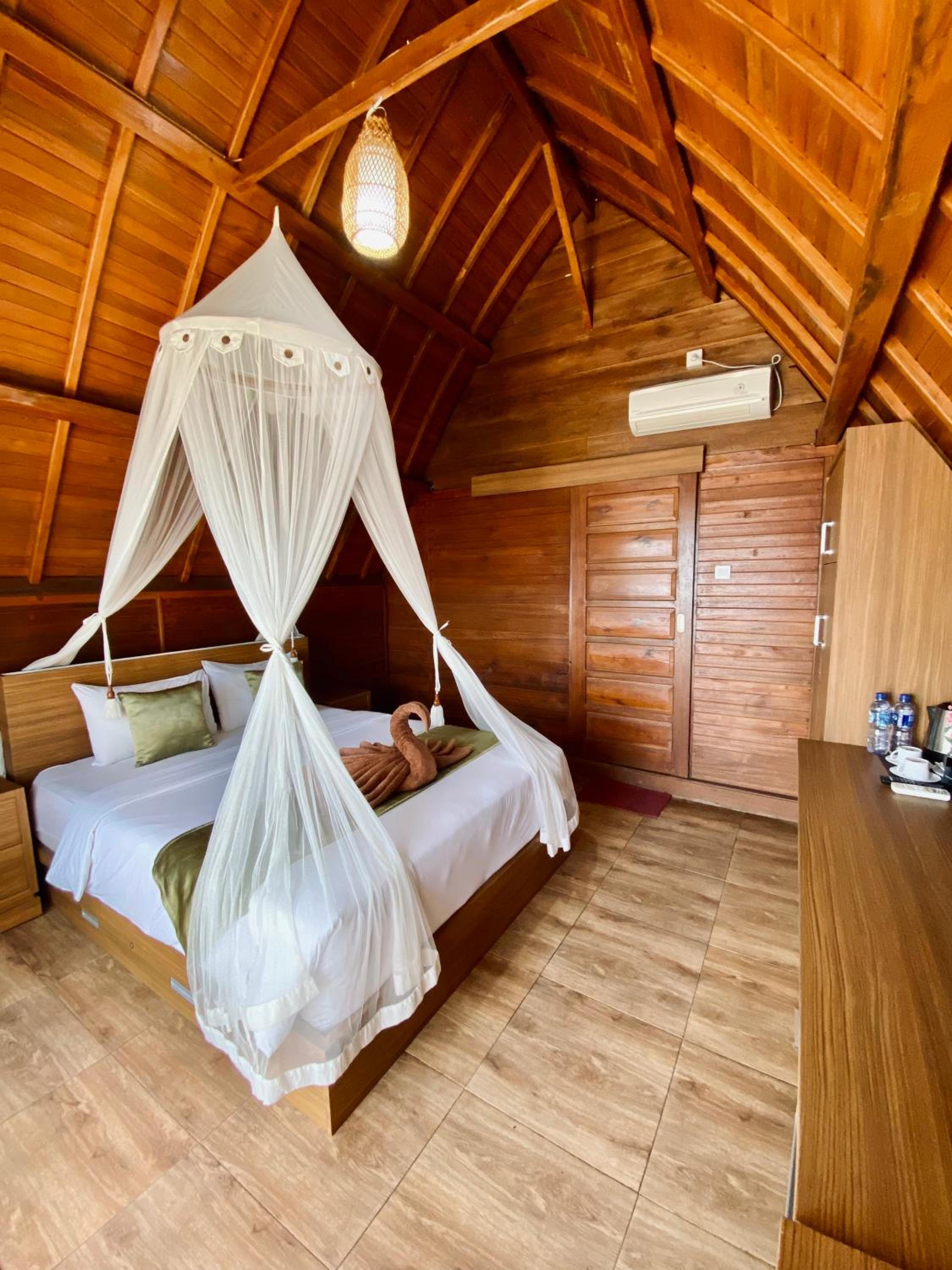 Deluxe Room with Sea View - Photo 6