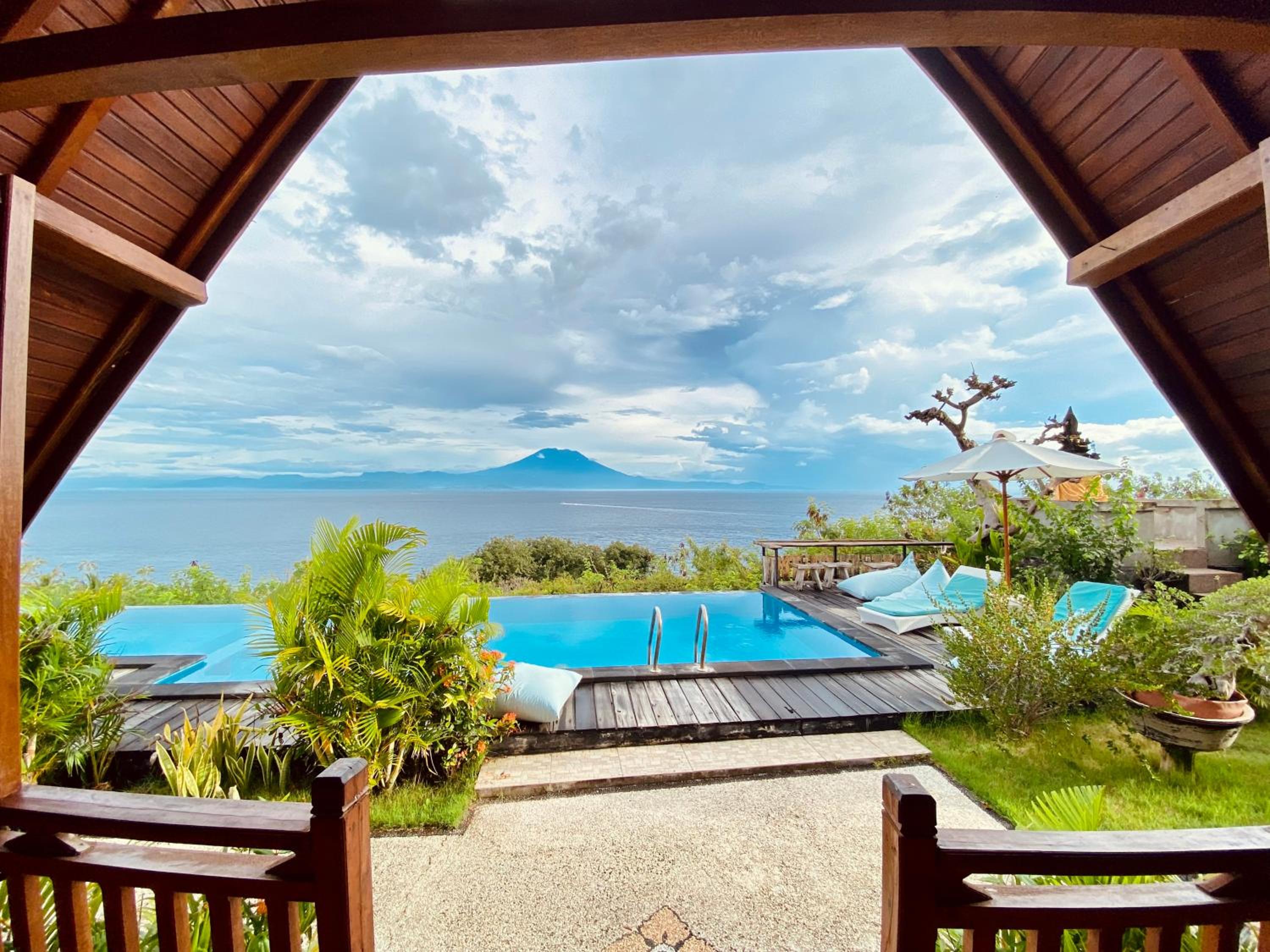 Deluxe Room with Sea View - Photo 9