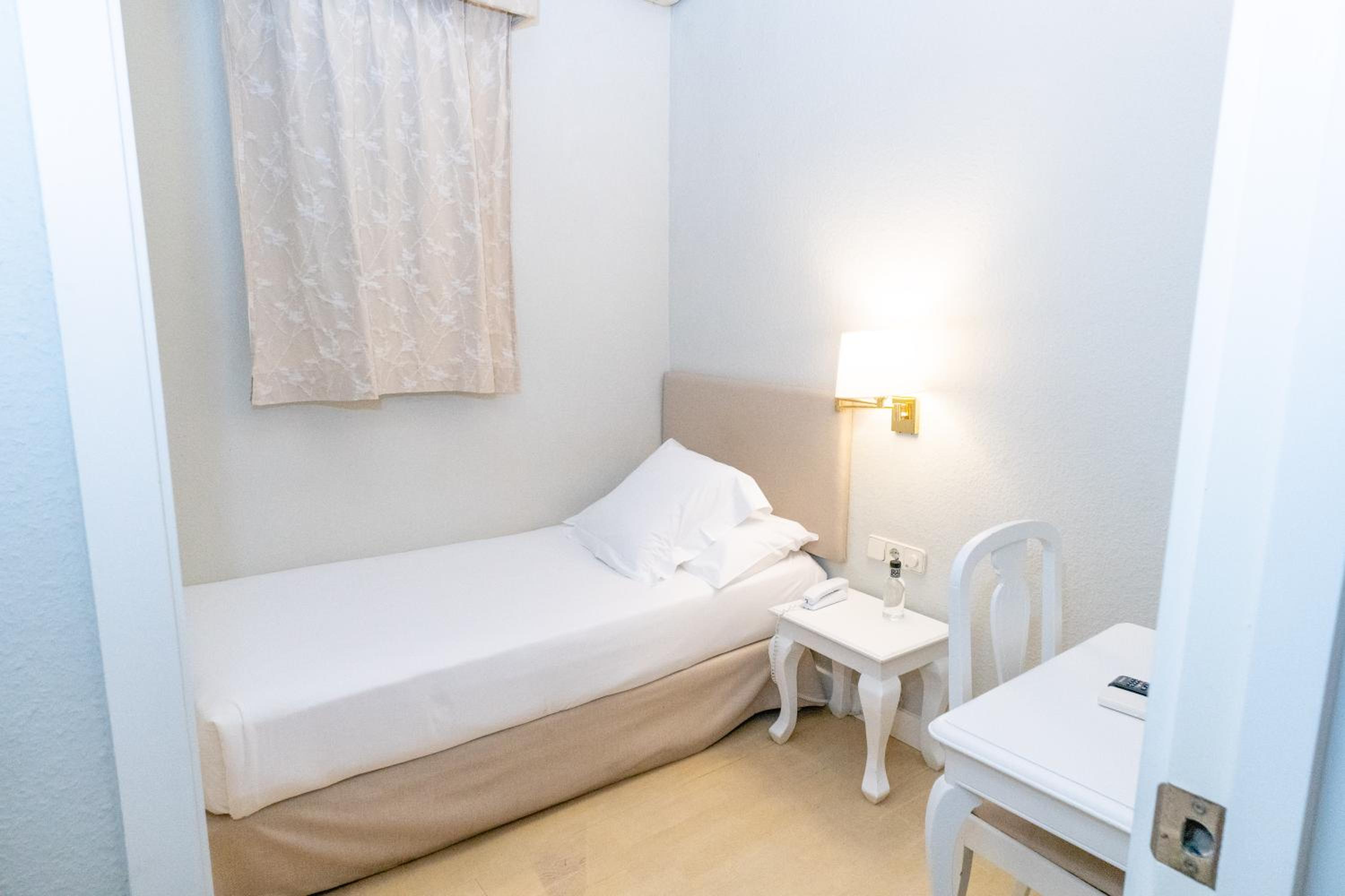 Single Room photo 2