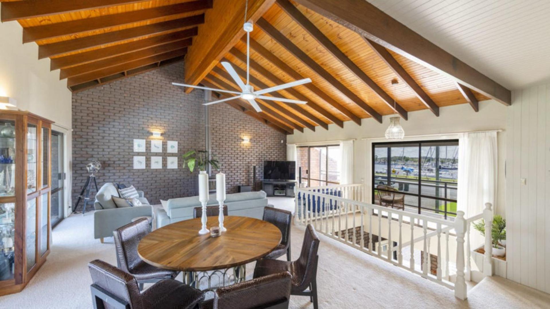 Four-Bedroom House photo 1