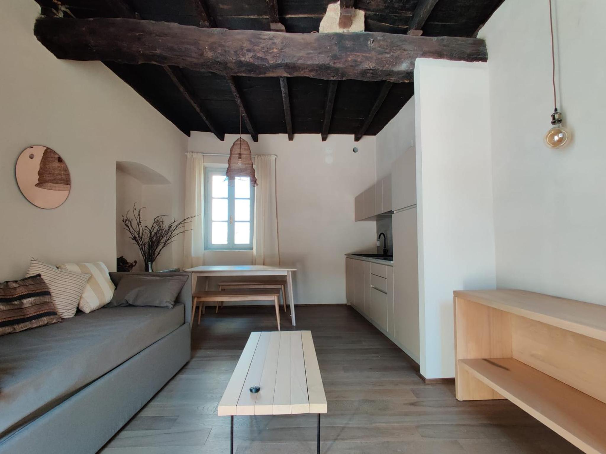 Apartment 6 - Photo 3