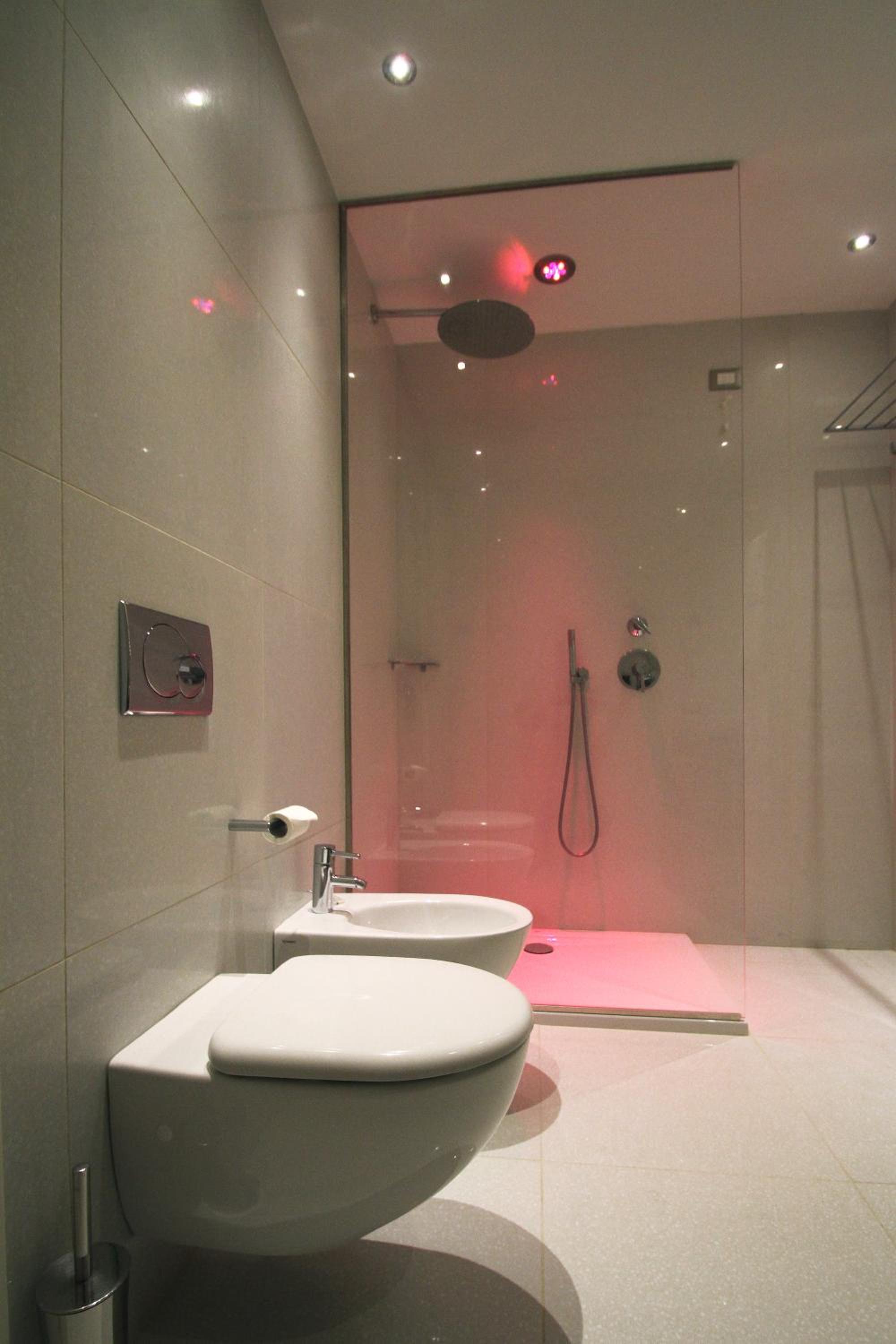 Deluxe Double Room - Photo 9