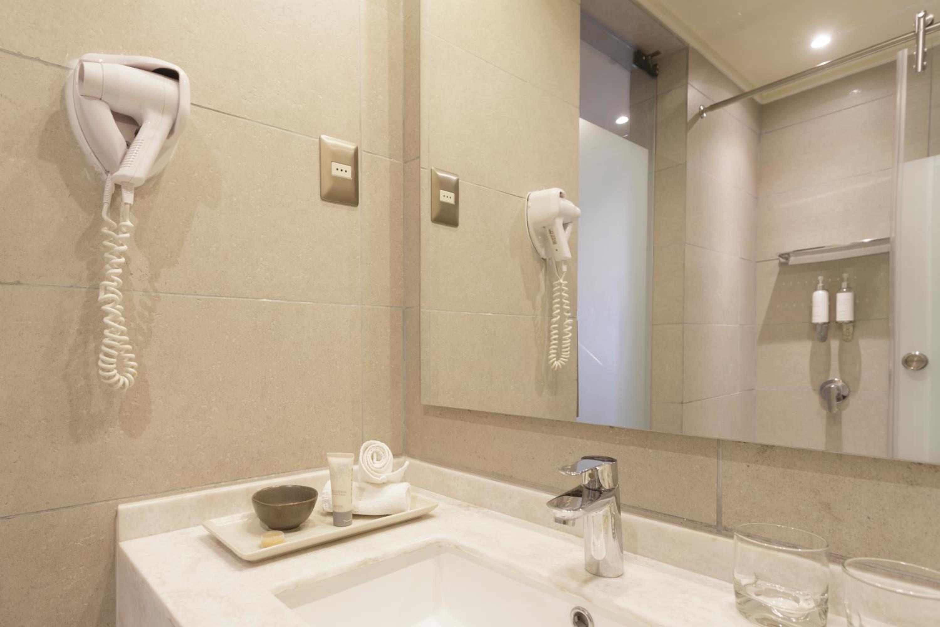 Superior Triple Room with Sea View - Photo 4