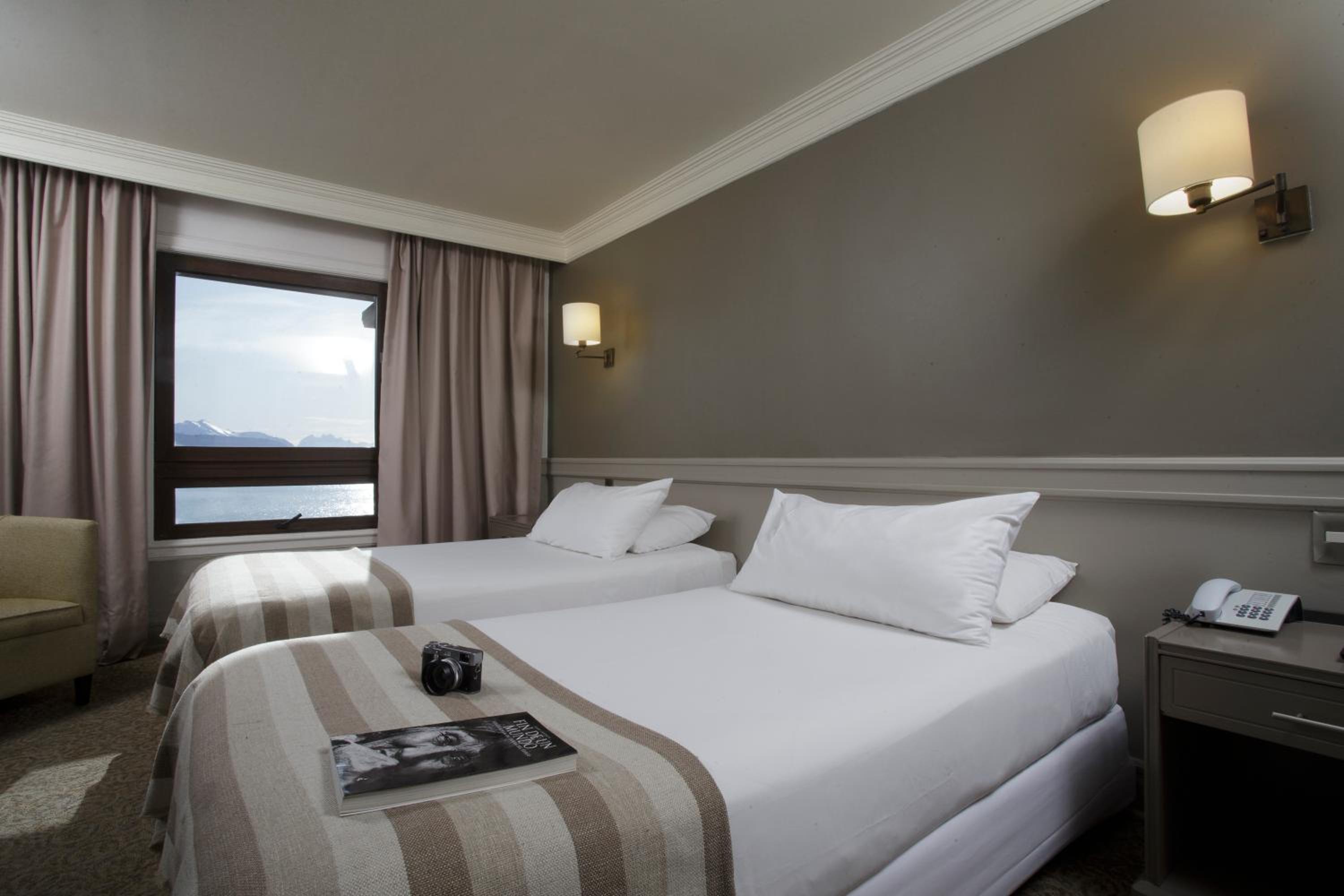 Superior Twin Room with Sea View - Photo 4
