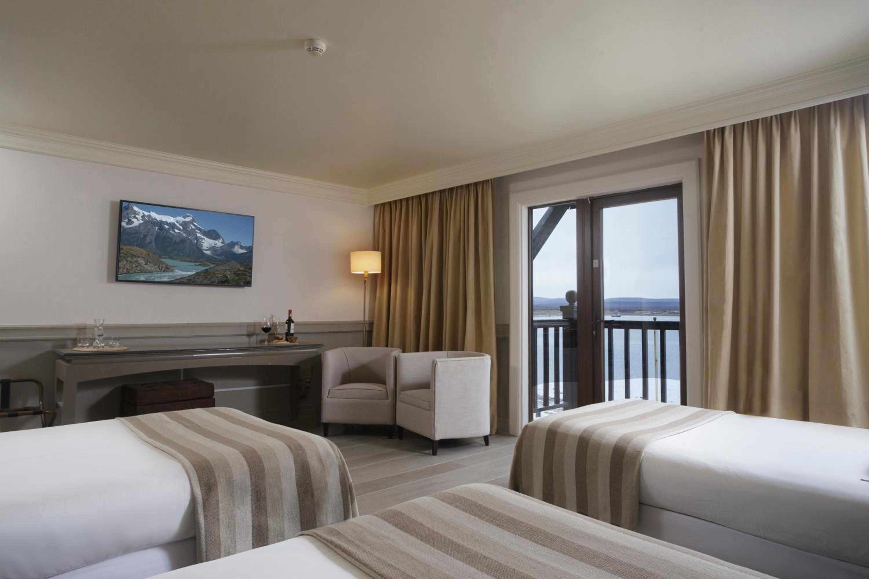 Superior Triple Room with Sea View - Photo 1