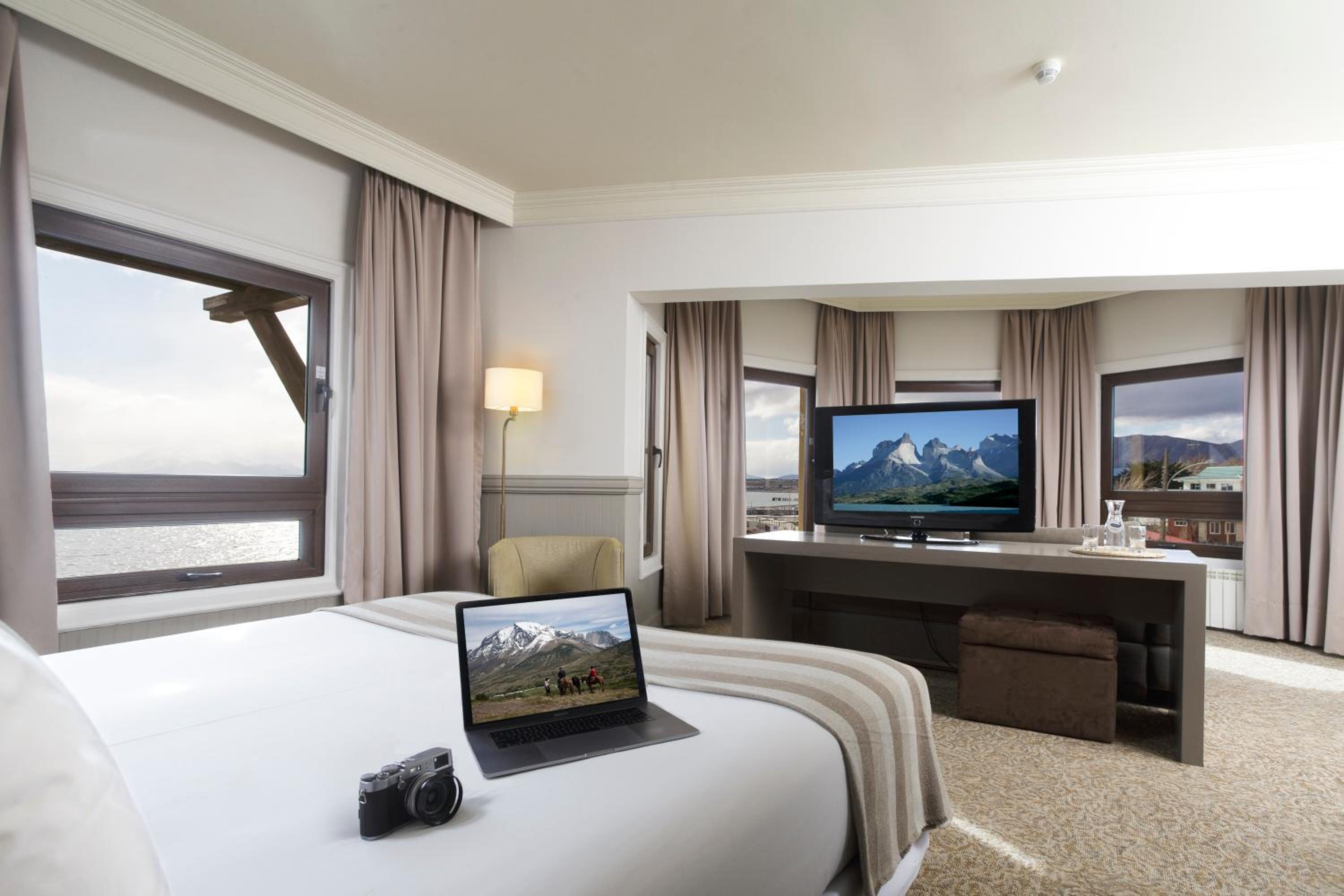 Suite - Photo 1