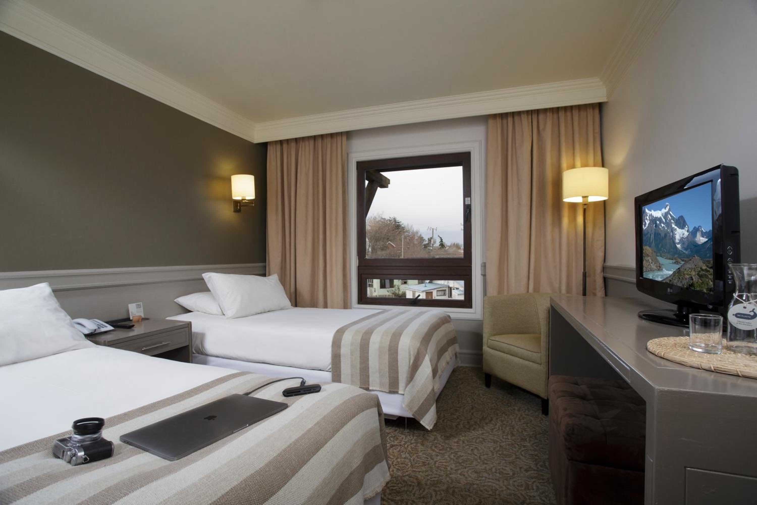 Standard Twin Room - Photo 3
