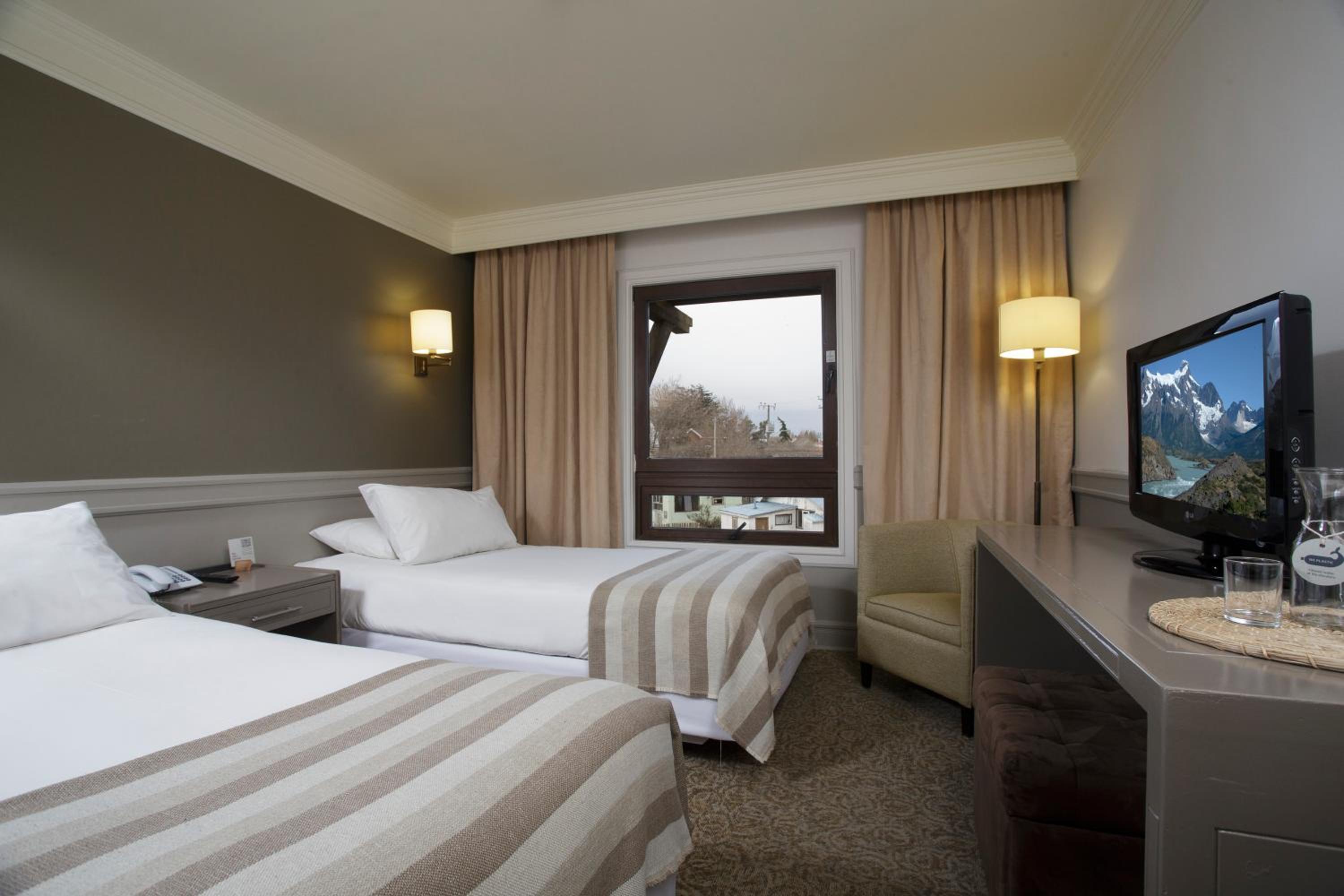 Standard Twin Room - Photo 1