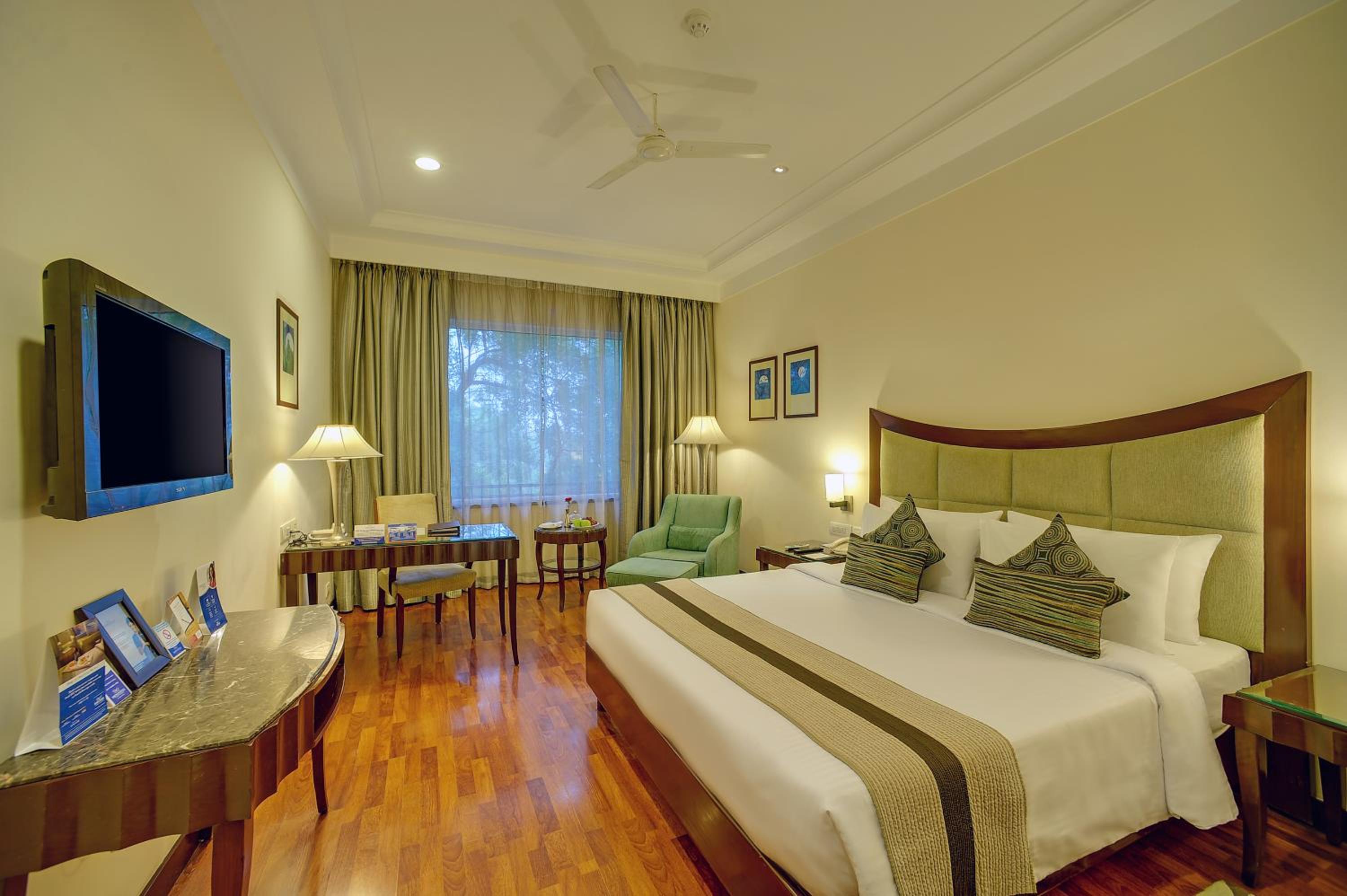Executive Room - 1 Double Bed - Photo 4