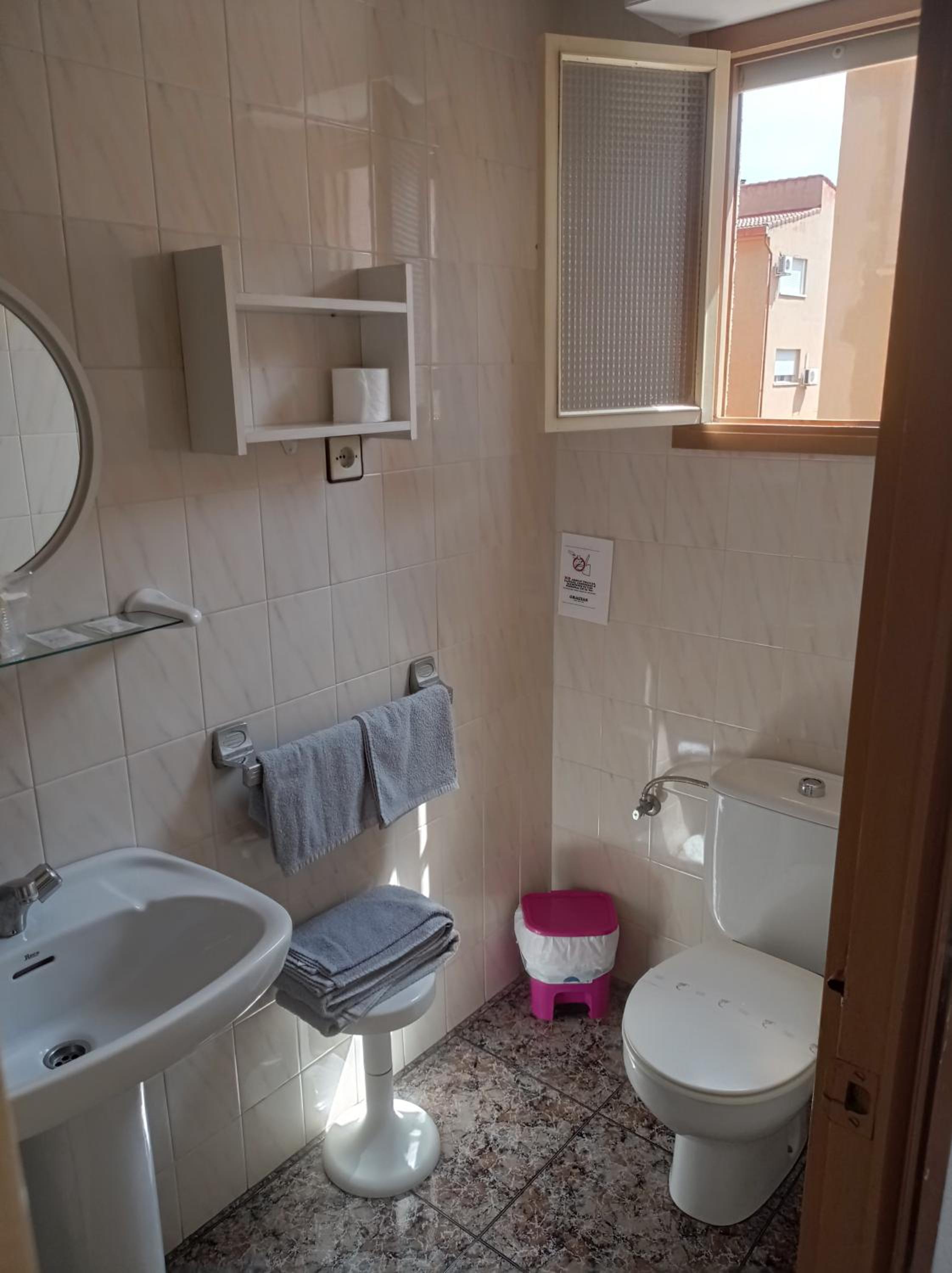 Budget Double or Twin Room photo 2