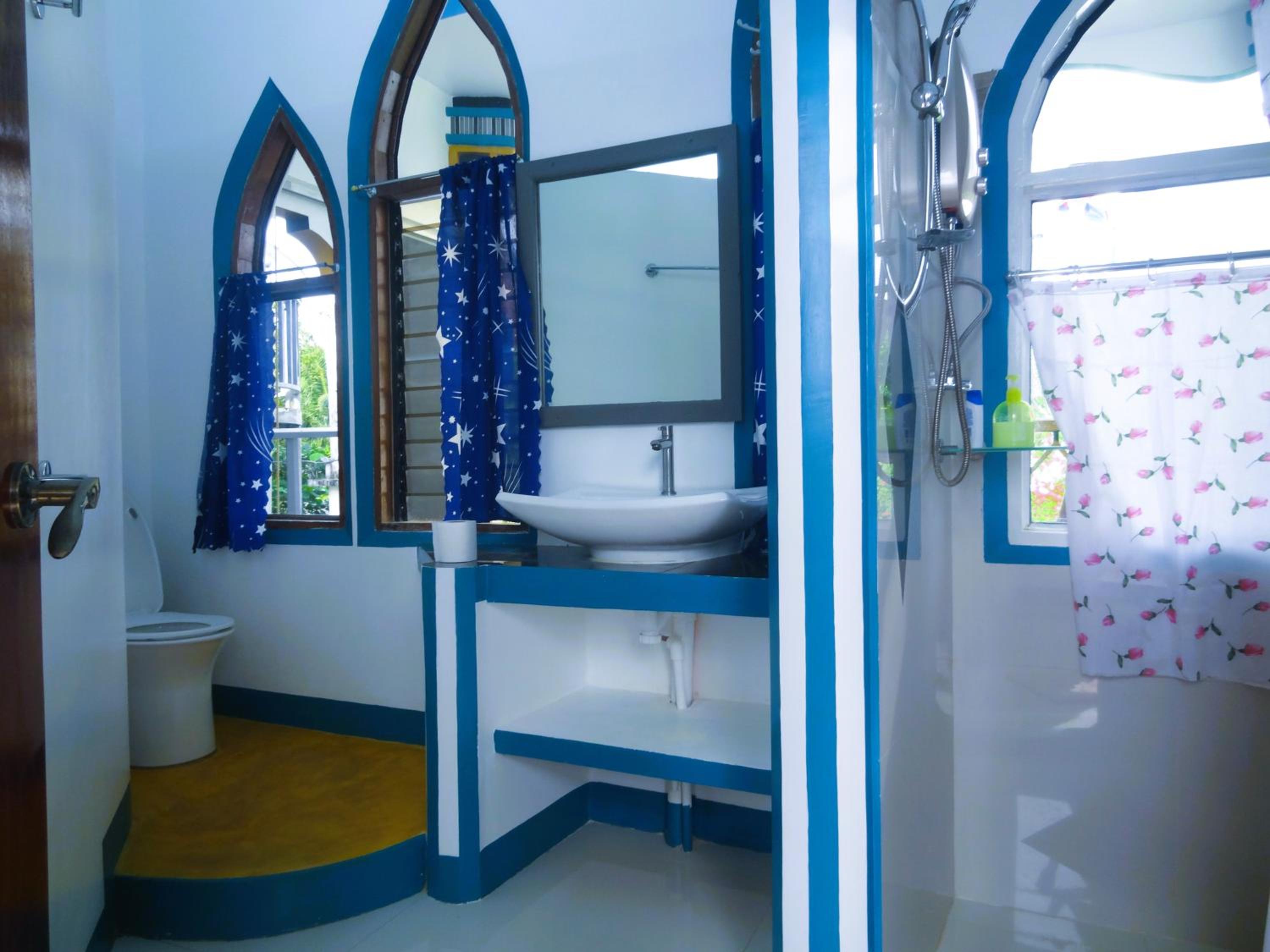 Deluxe Double Room with Balcony - Photo 5