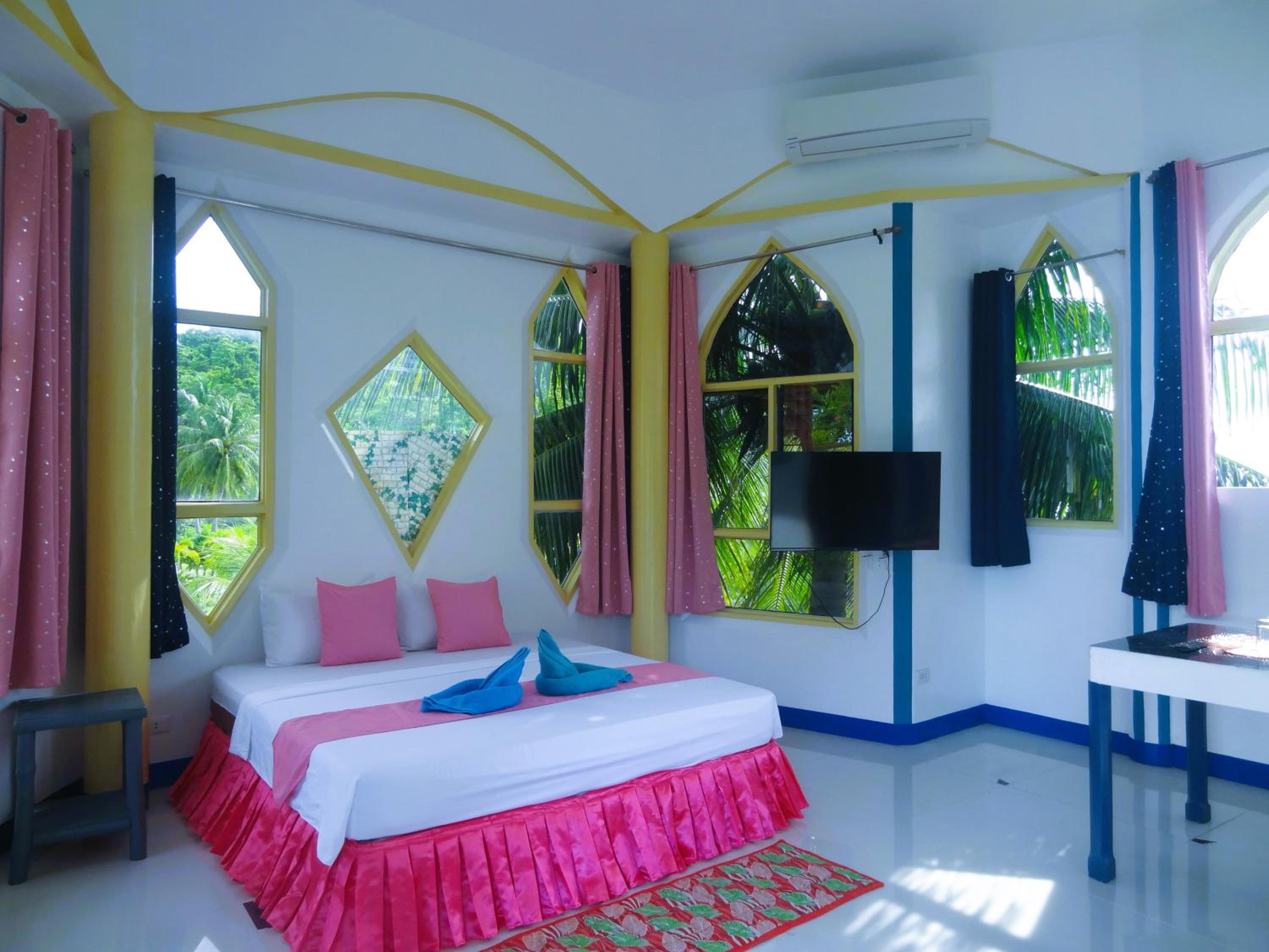 Deluxe Double Room with Balcony - Photo 4