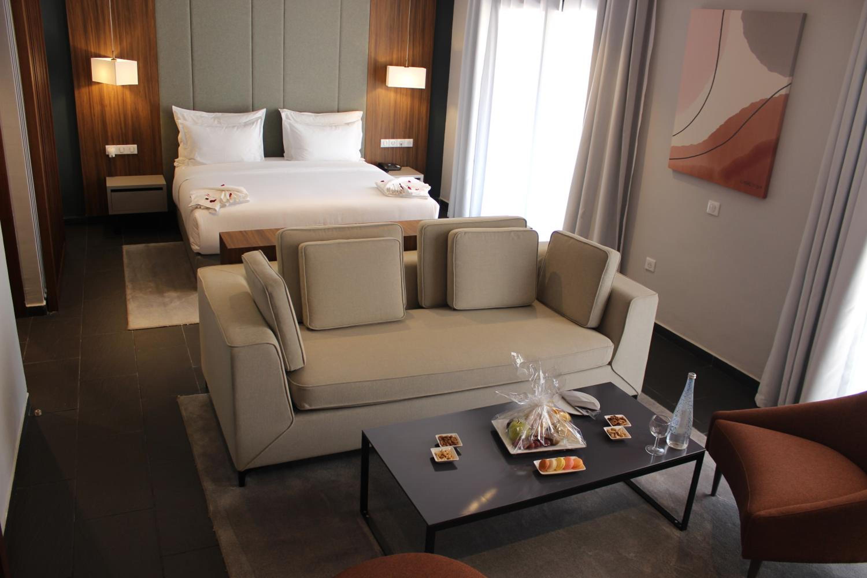 Deluxe Suite - Photo 6