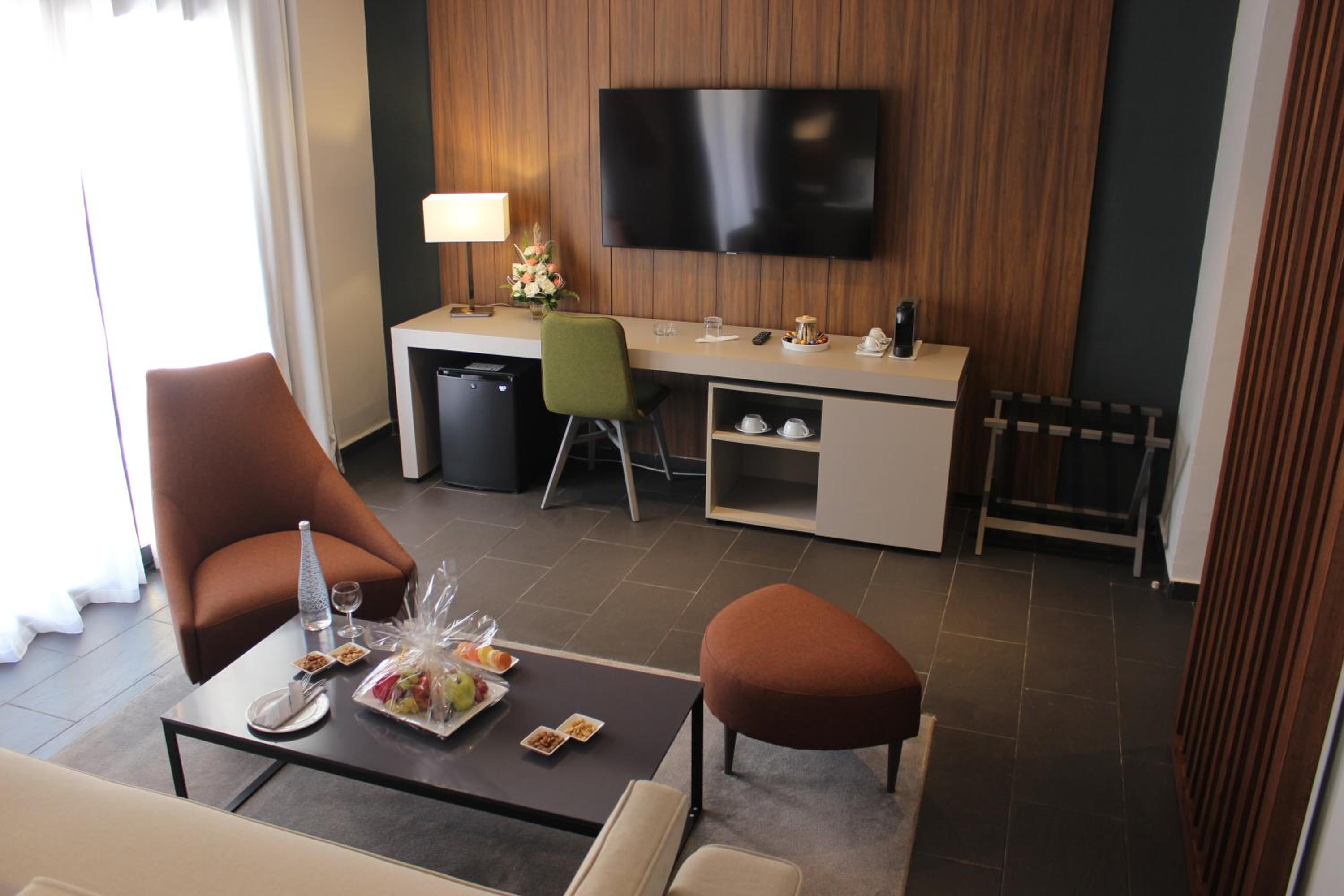 Deluxe Suite - Photo 5