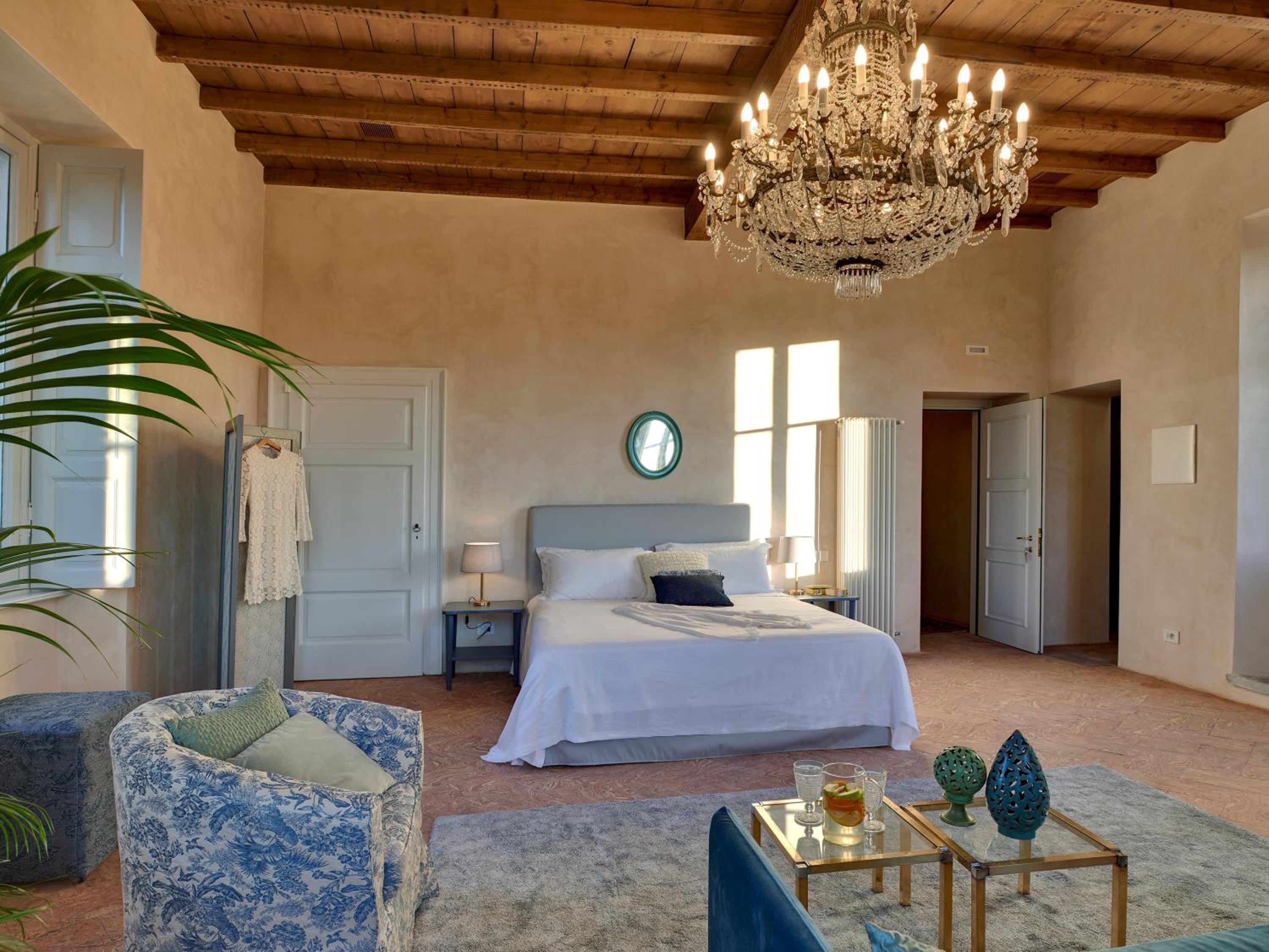 Suite - Photo 10