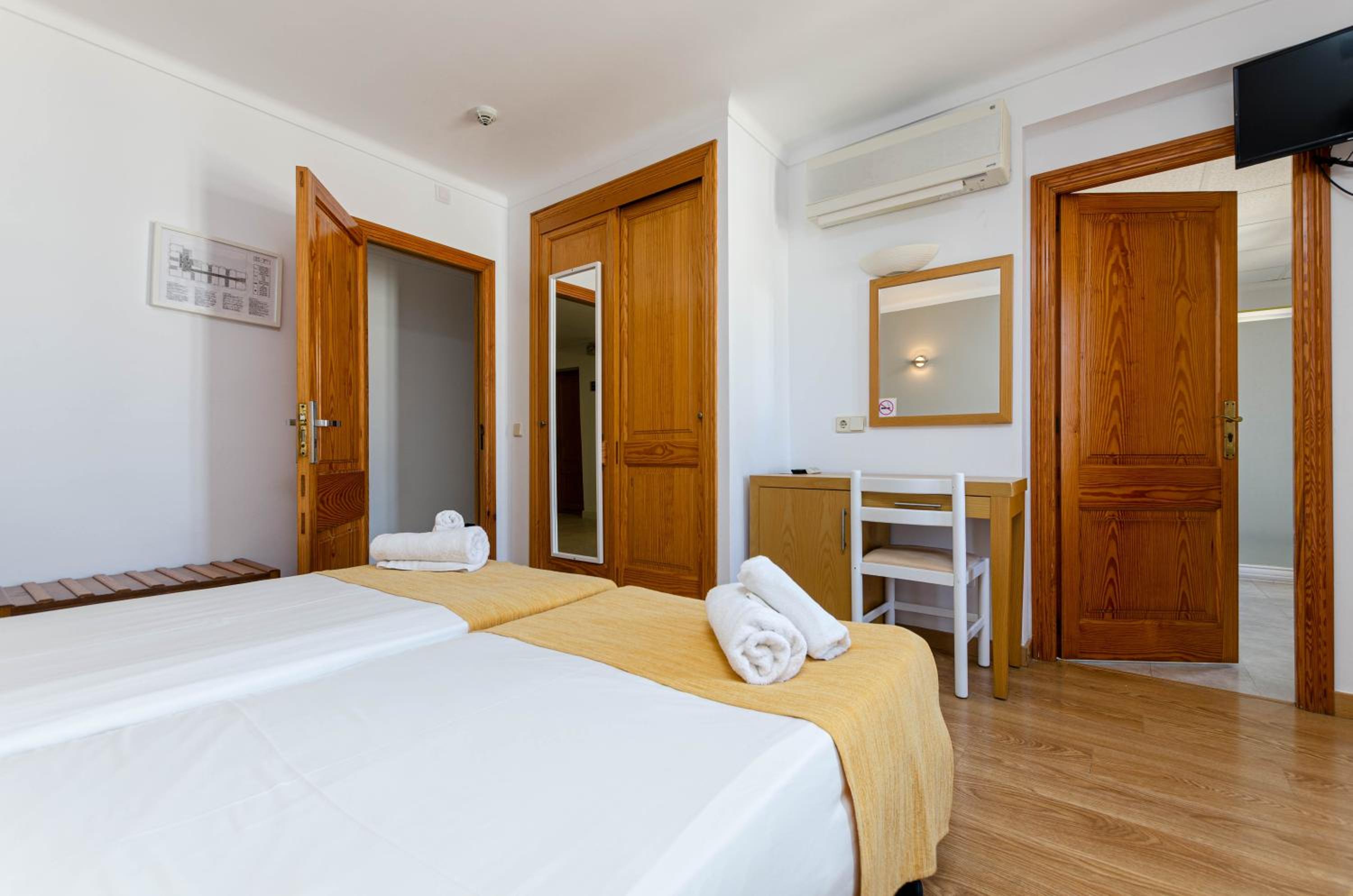 Double Room with Private Bathroom photo 3