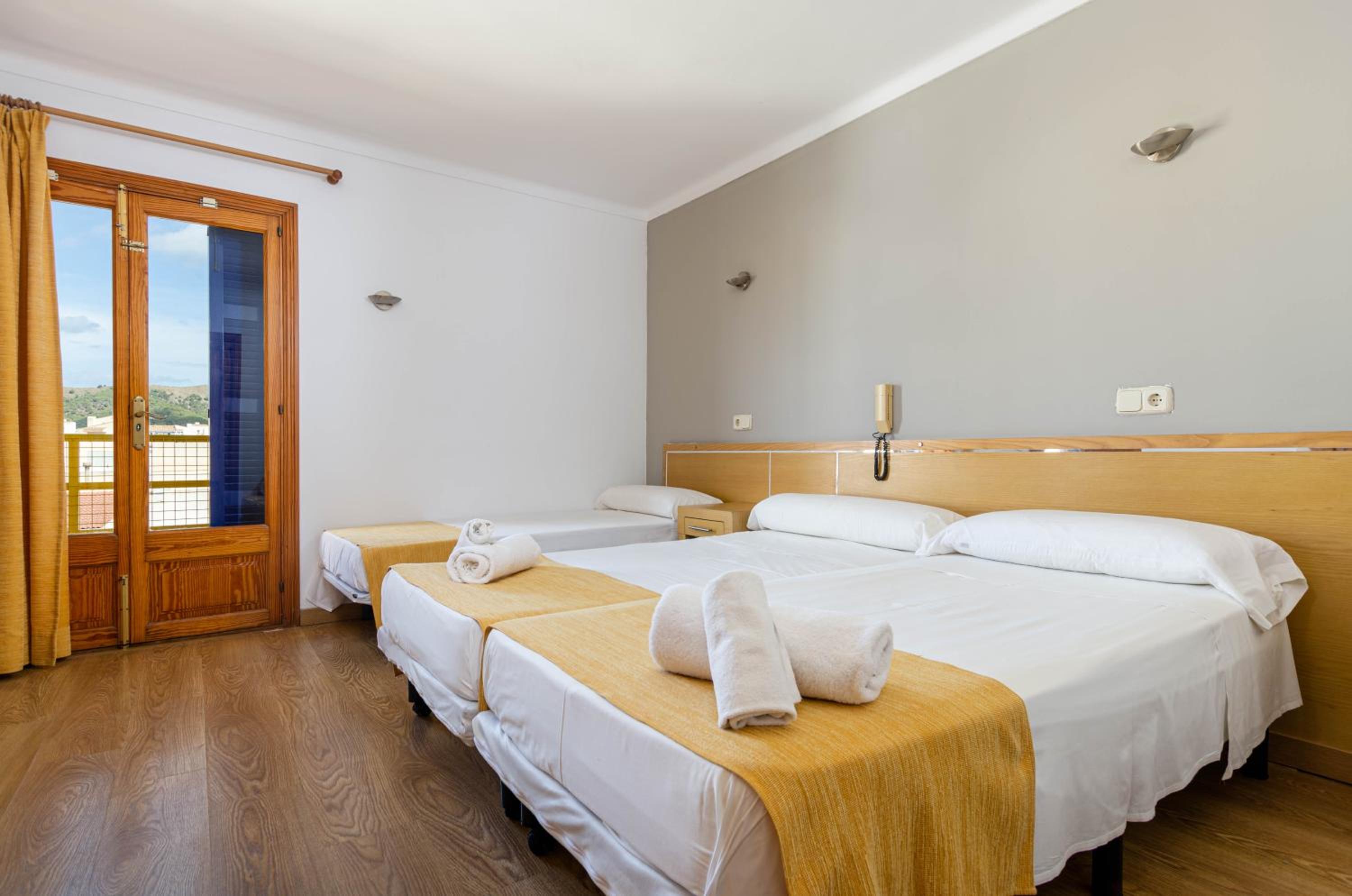 Triple Room with Bathroom - Photo 3