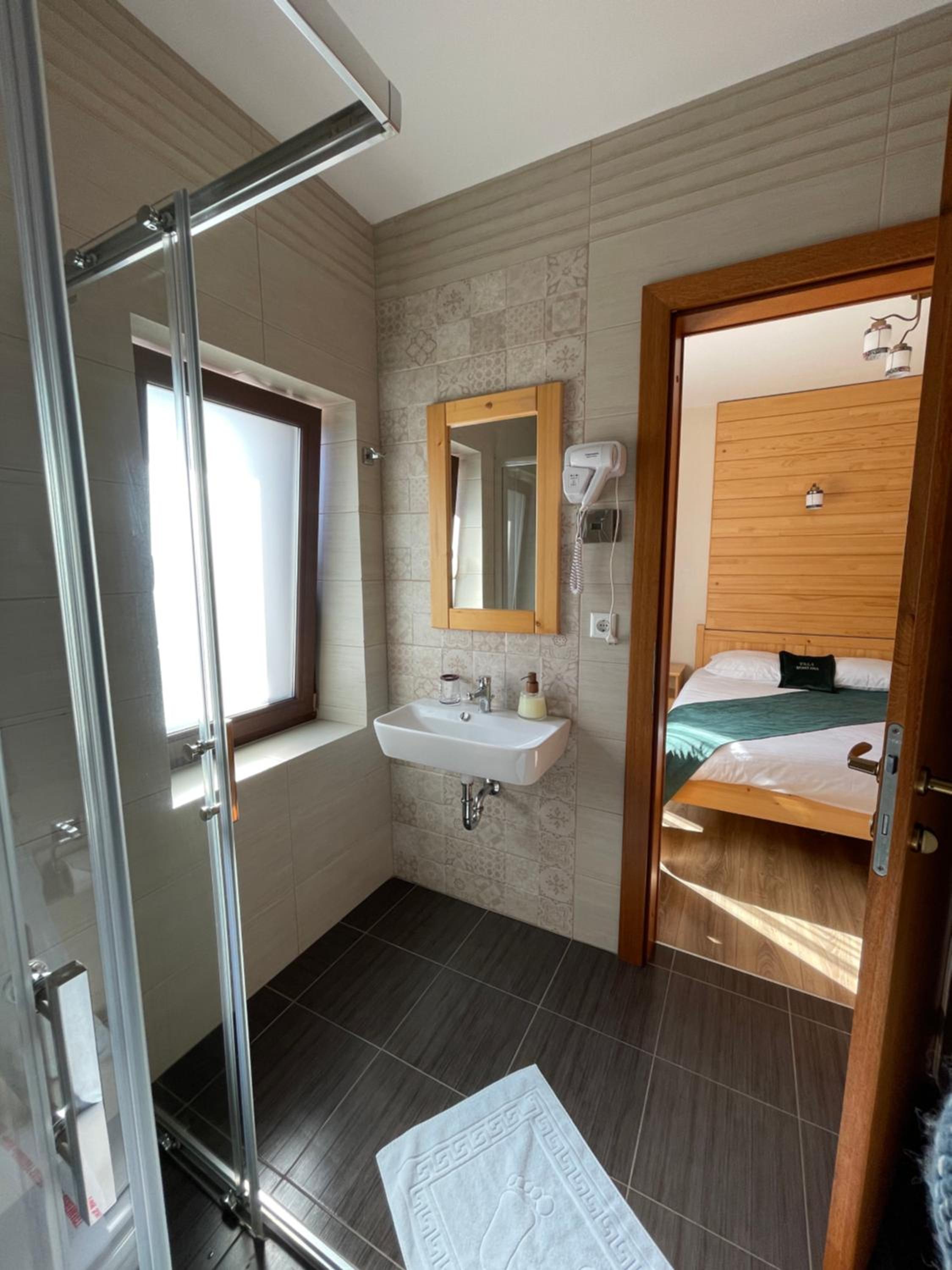 Standard Double Room photo 3