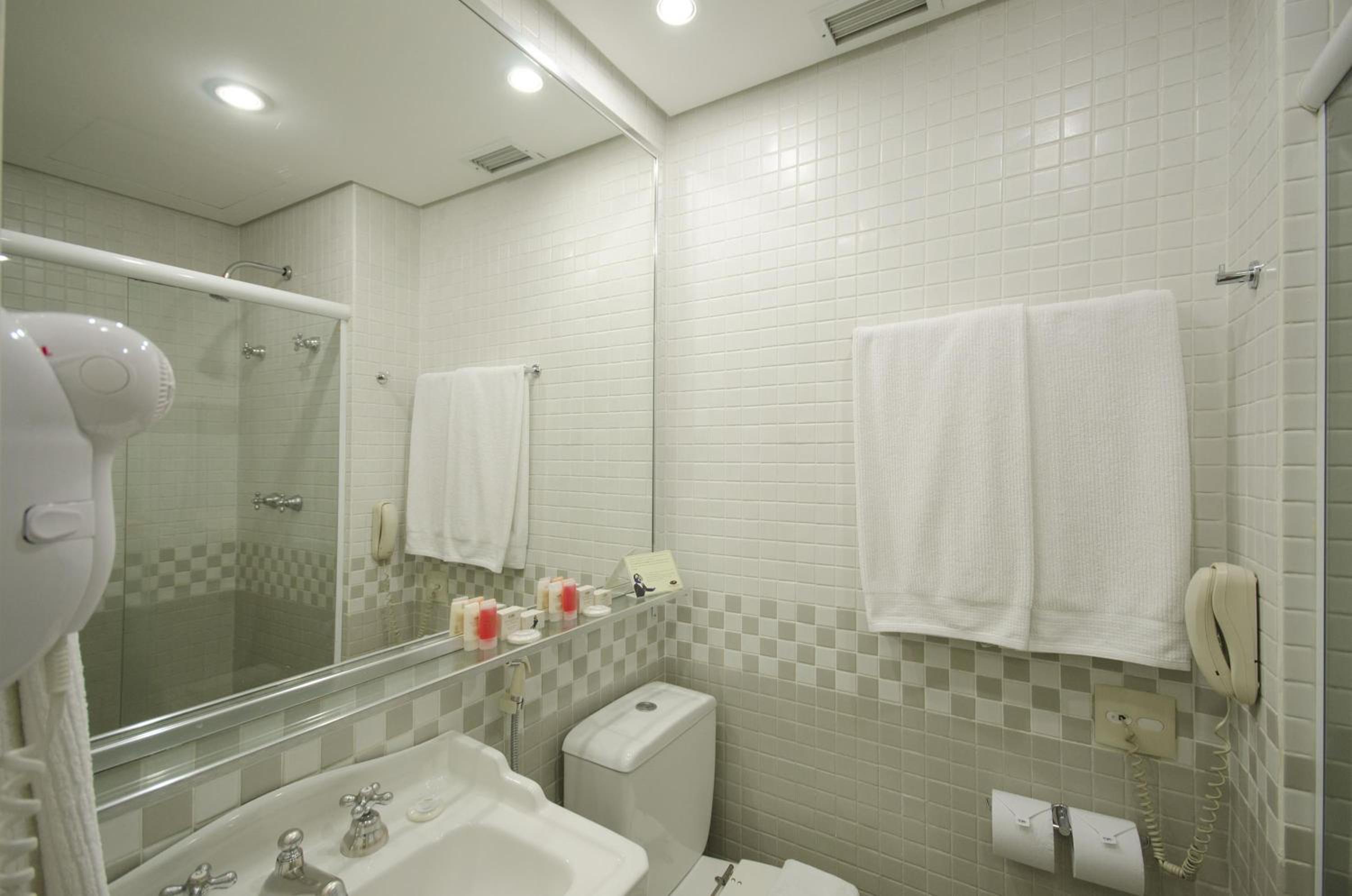 Standard Suite - Photo 8