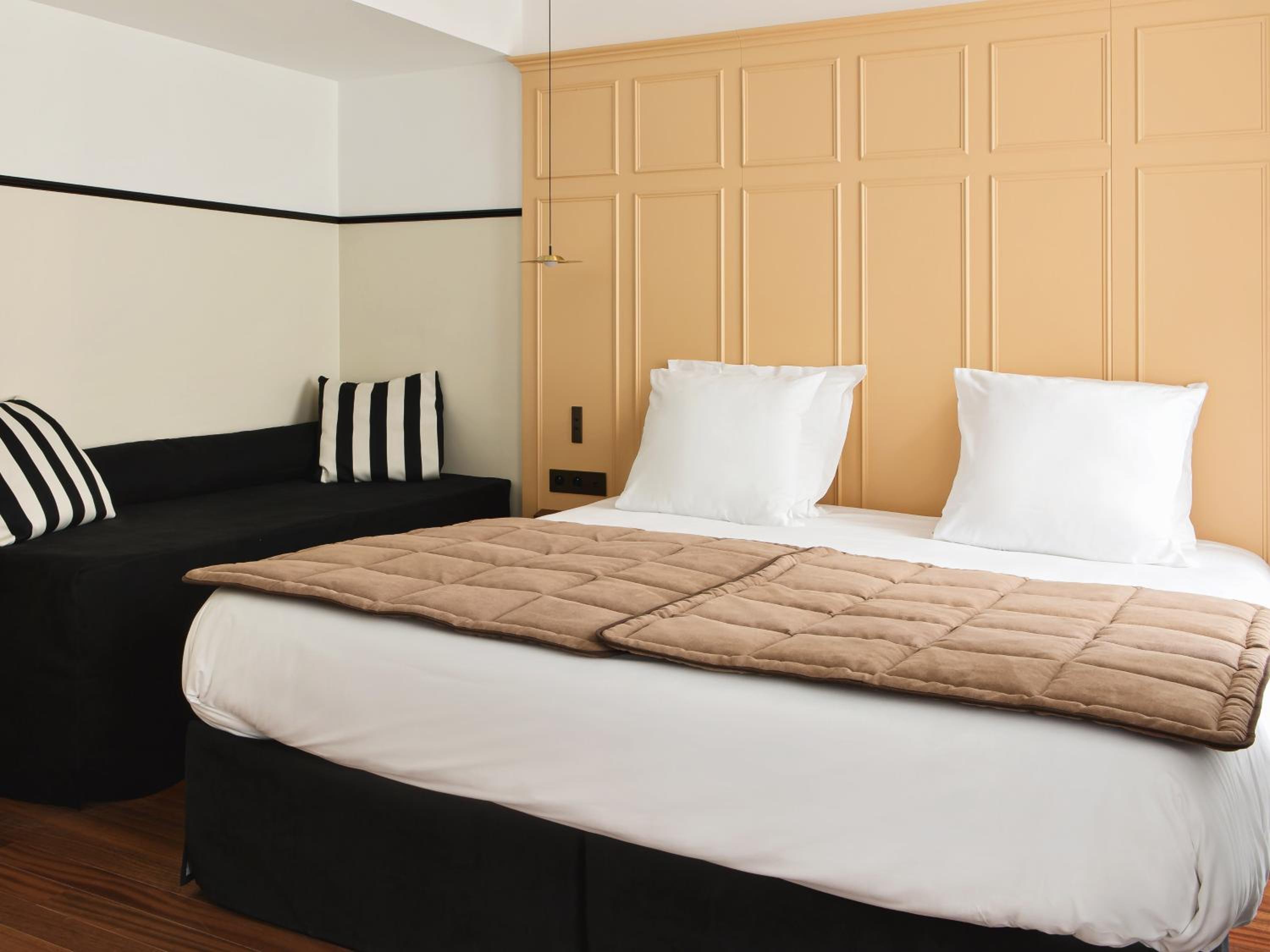 superior room three people