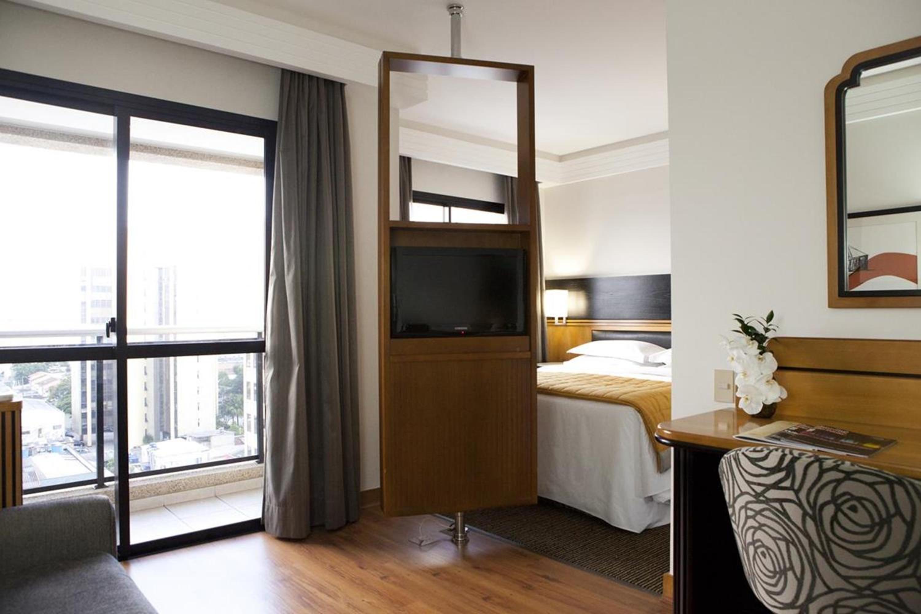 Superior Suite - Photo 8