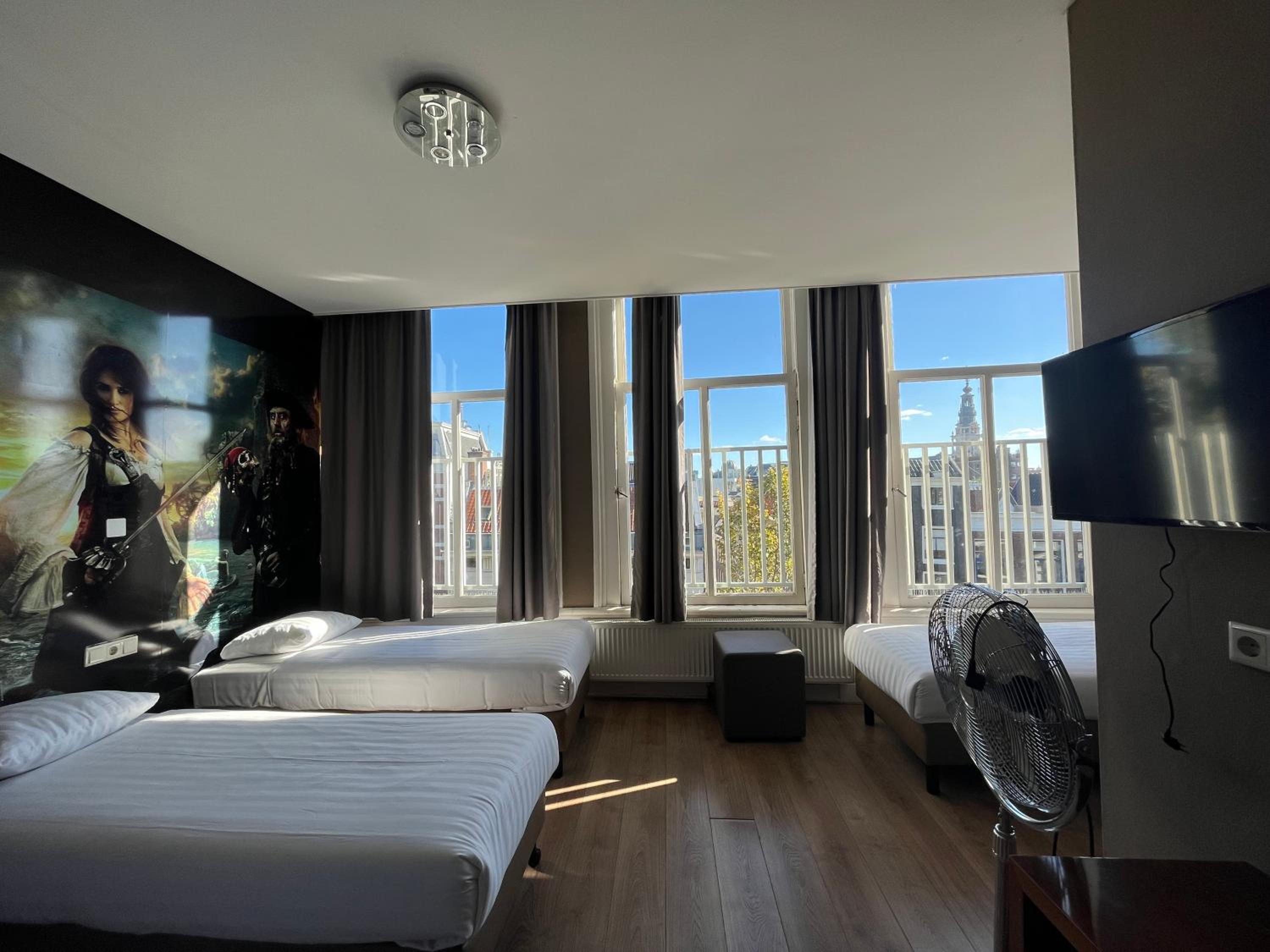 Quadruple Private Room thumbnail 6