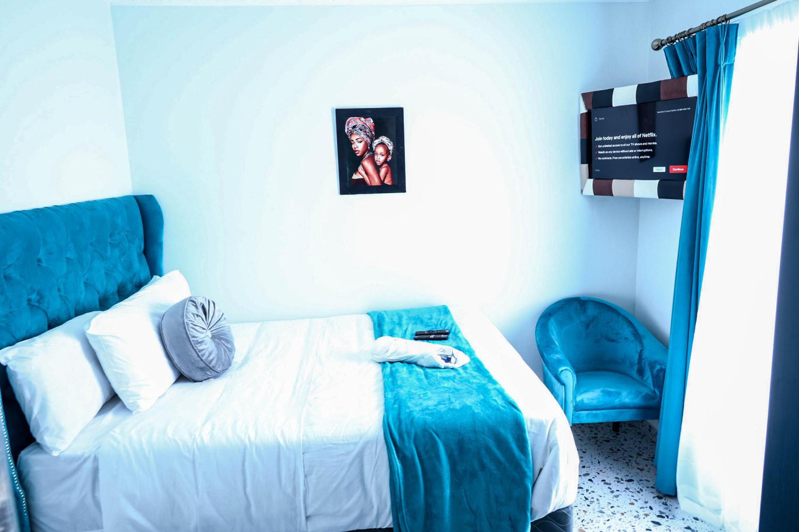 Standard King Room - Photo 5