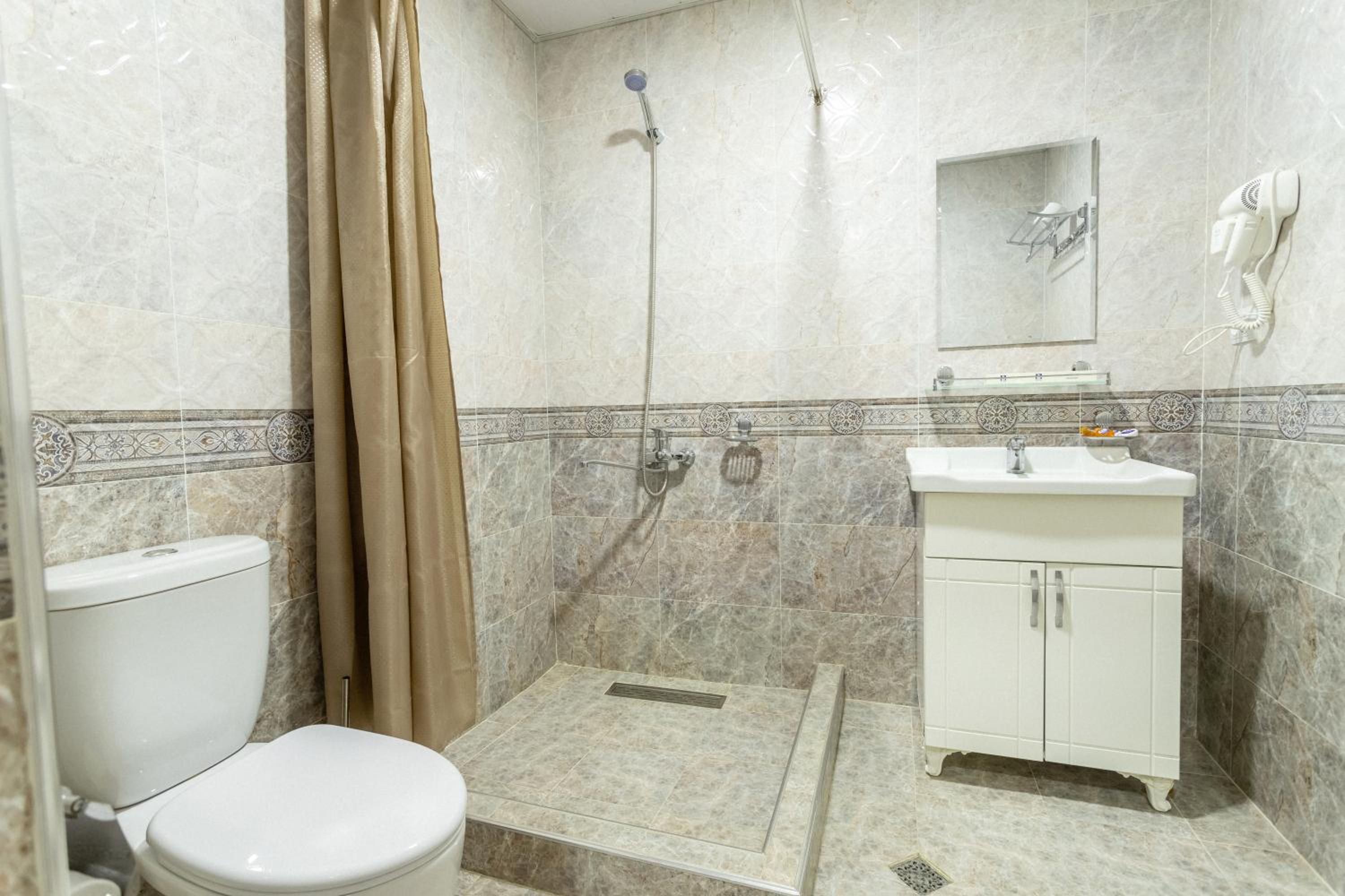 Family Room - Photo 3