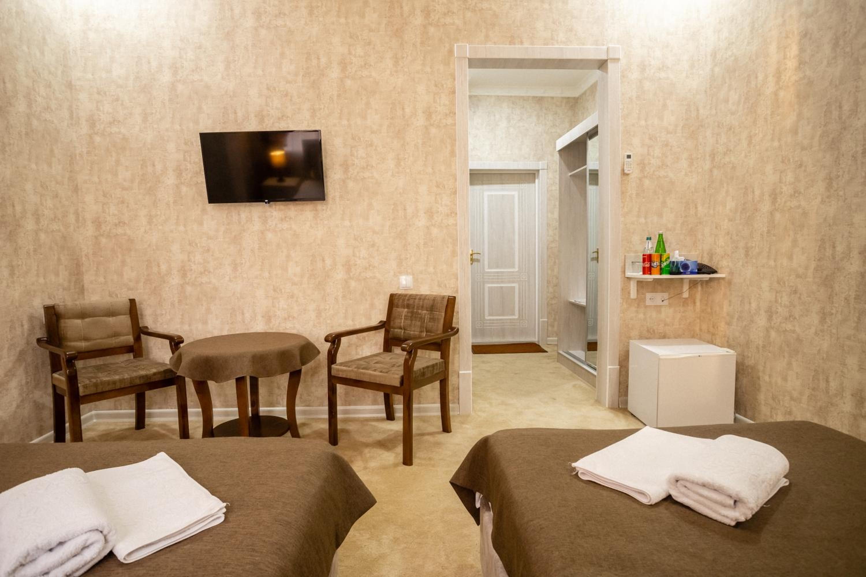 Twin Room - Photo 2
